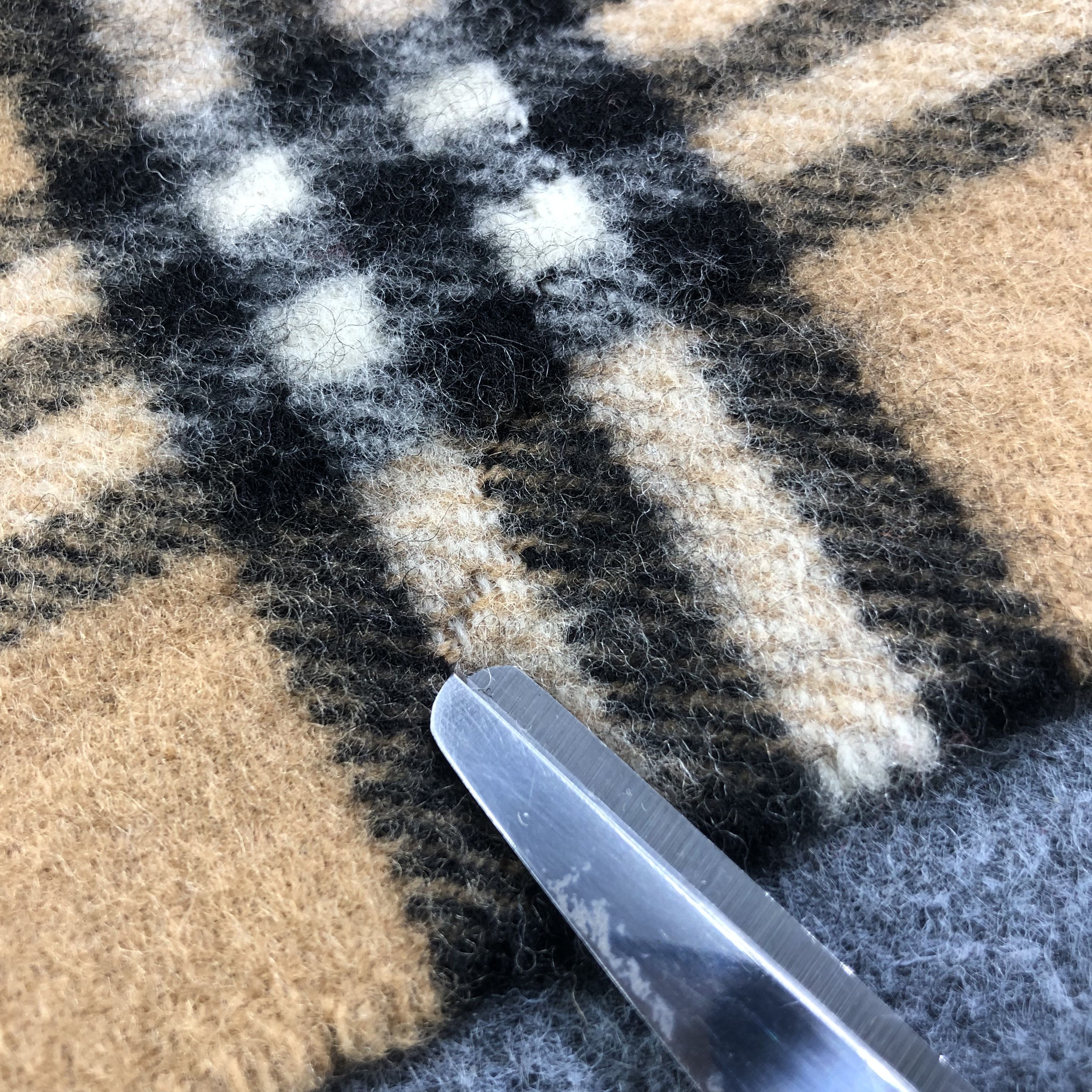 Burberry Burberrys Nova Check Tan Wool Scarf Muffler V1096 Size ONE SIZE - 11 Thumbnail