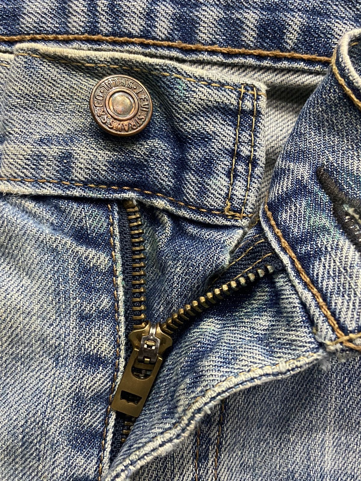 Levi's × Vintage Vintage Levi’s 569 Distressed Light Wash Denim Pants Size US 36 / EU 52 - 16 Thumbnail