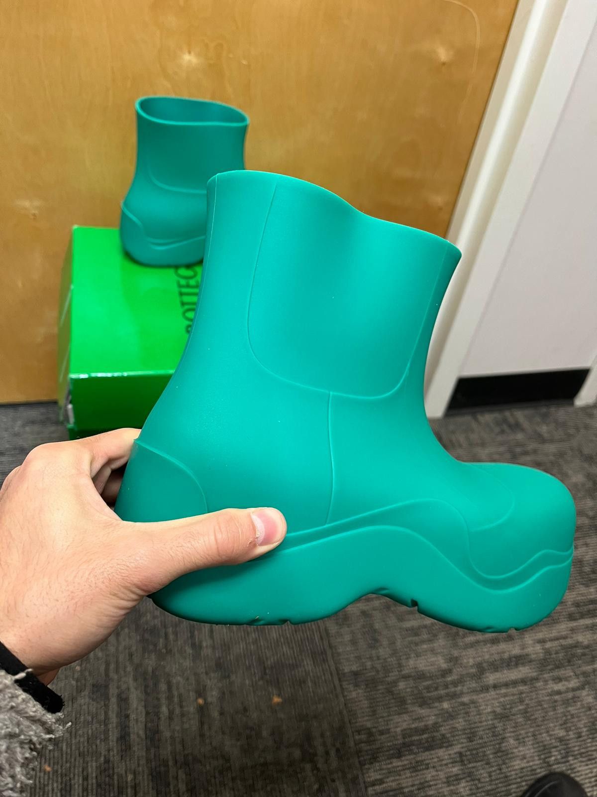 Bottega Veneta Puddle Boots Mid Top in Matt Rubber in Acid Turquoise Size US 10 / EU 43 - 5 Thumbnail
