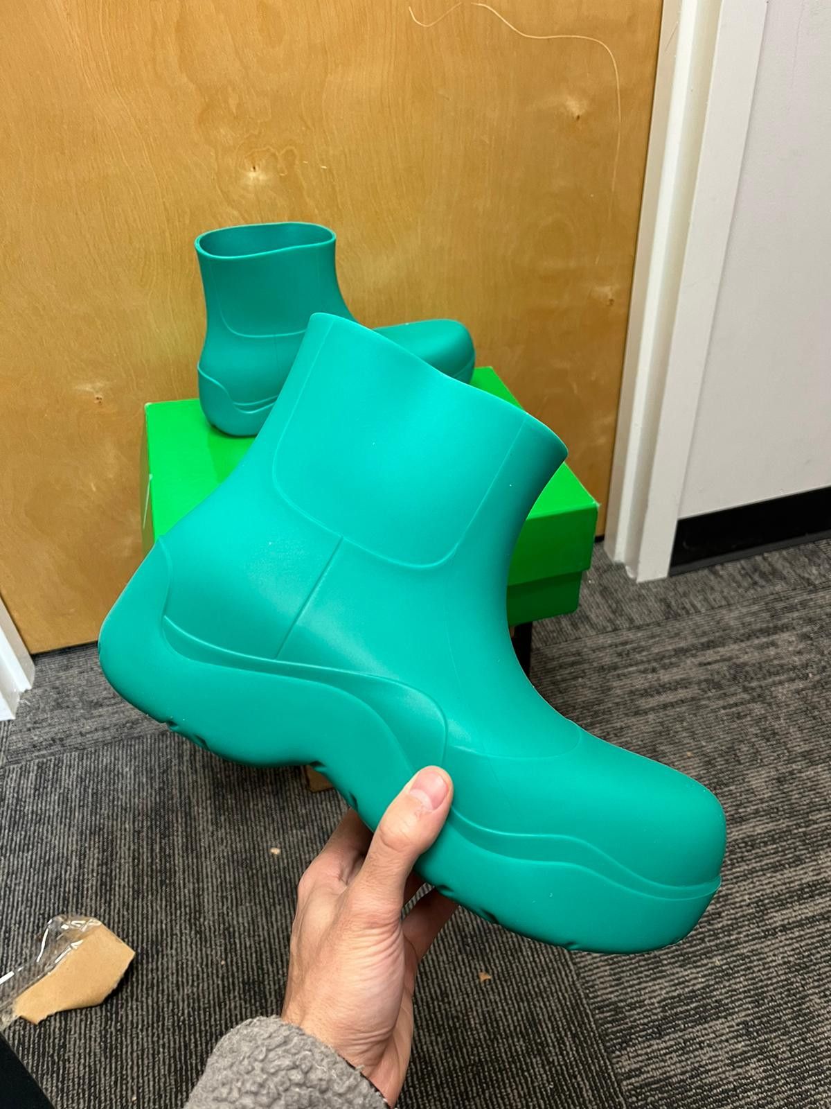 Bottega Veneta Puddle Boots Mid Top in Matt Rubber in Acid Turquoise Size US 10 / EU 43 - 6 Thumbnail