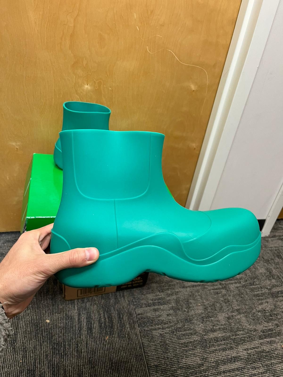 Bottega Veneta Puddle Boots Mid Top in Matt Rubber in Acid Turquoise Size US 10 / EU 43 - 4 Thumbnail