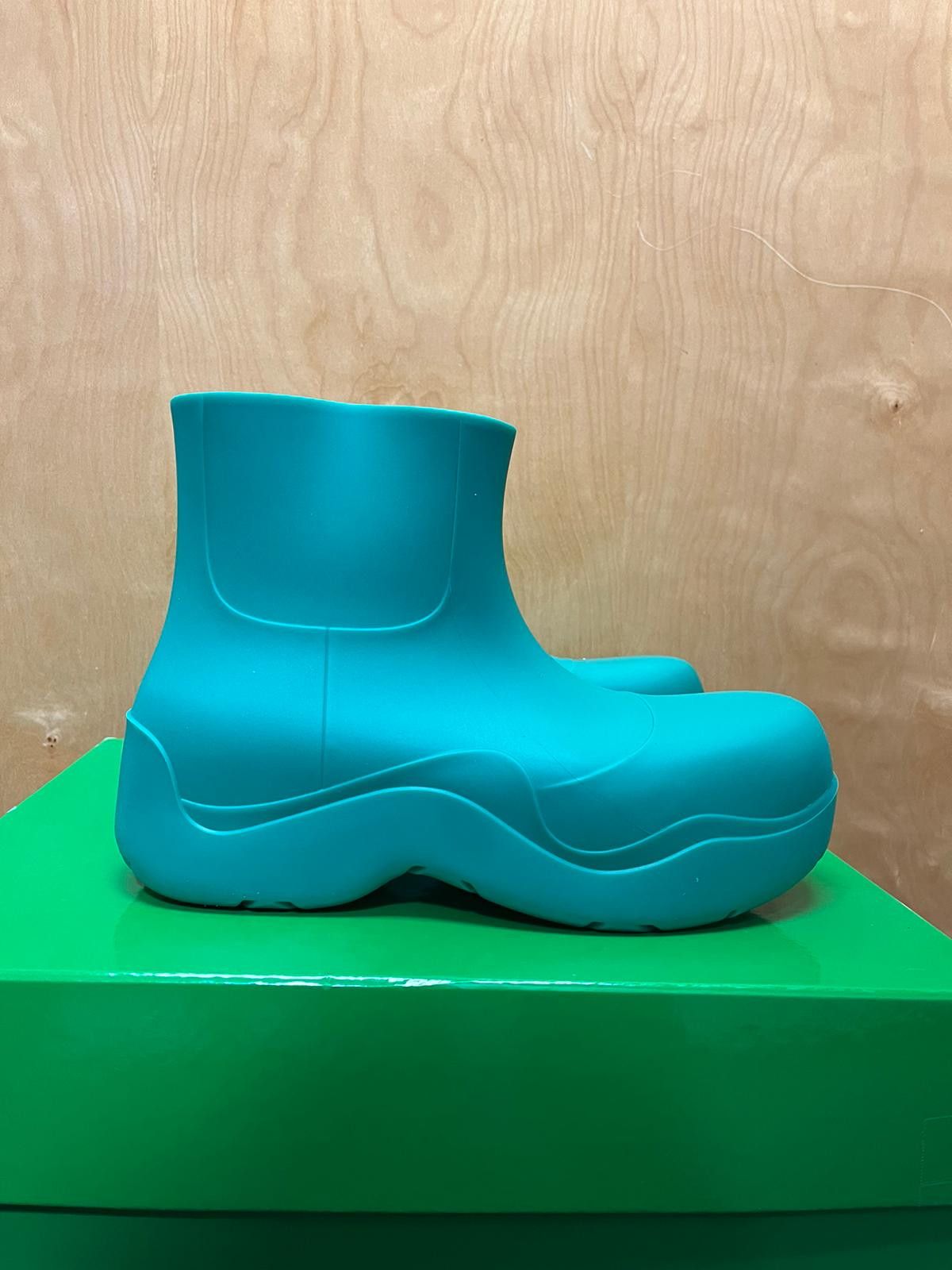 Bottega Veneta Puddle Boots Mid Top in Matt Rubber in Acid Turquoise Size US 10 / EU 43 - 2 Thumbnail