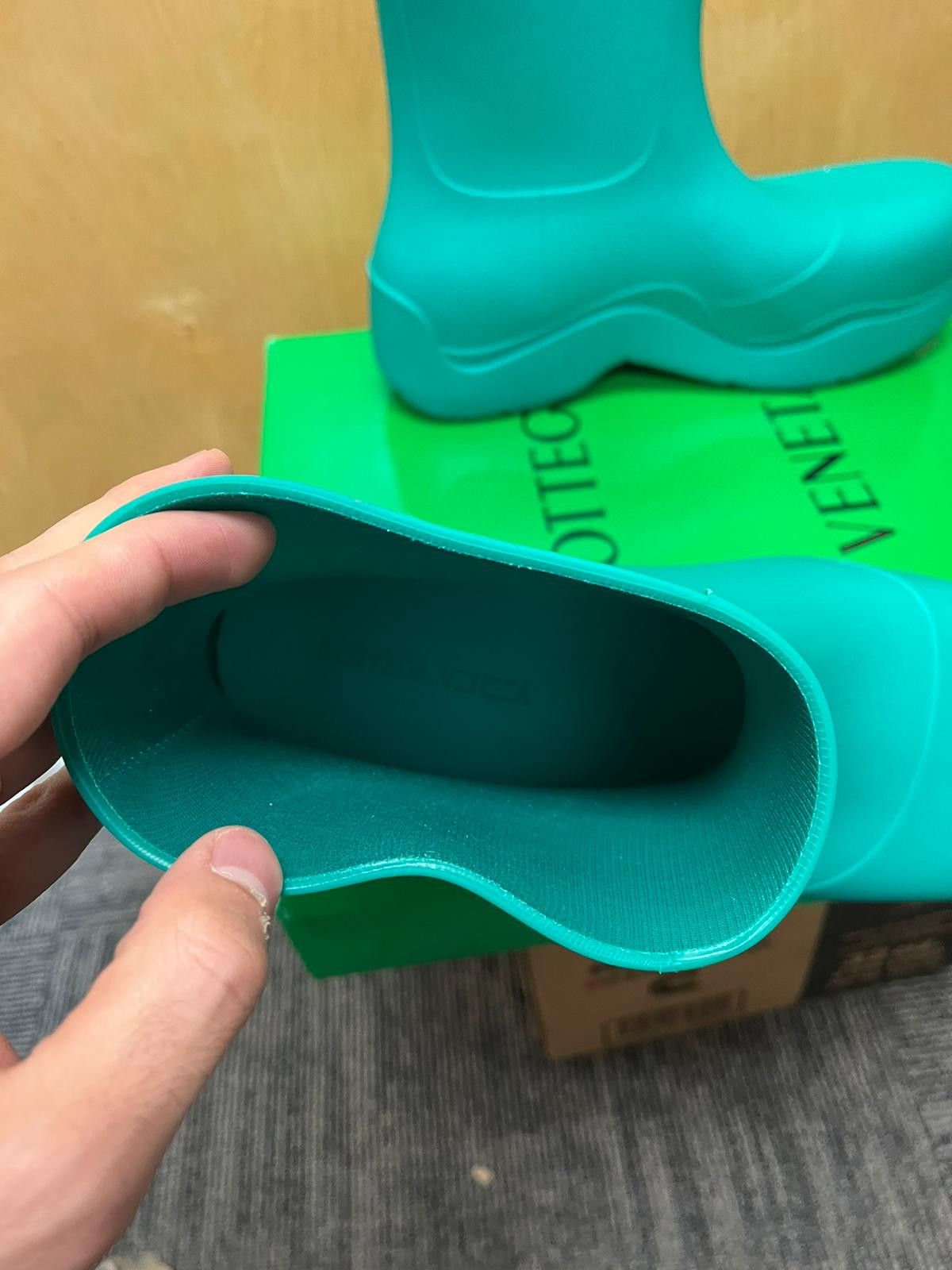 Bottega Veneta Puddle Boots Mid Top in Matt Rubber in Acid Turquoise Size US 10 / EU 43 - 8 Thumbnail
