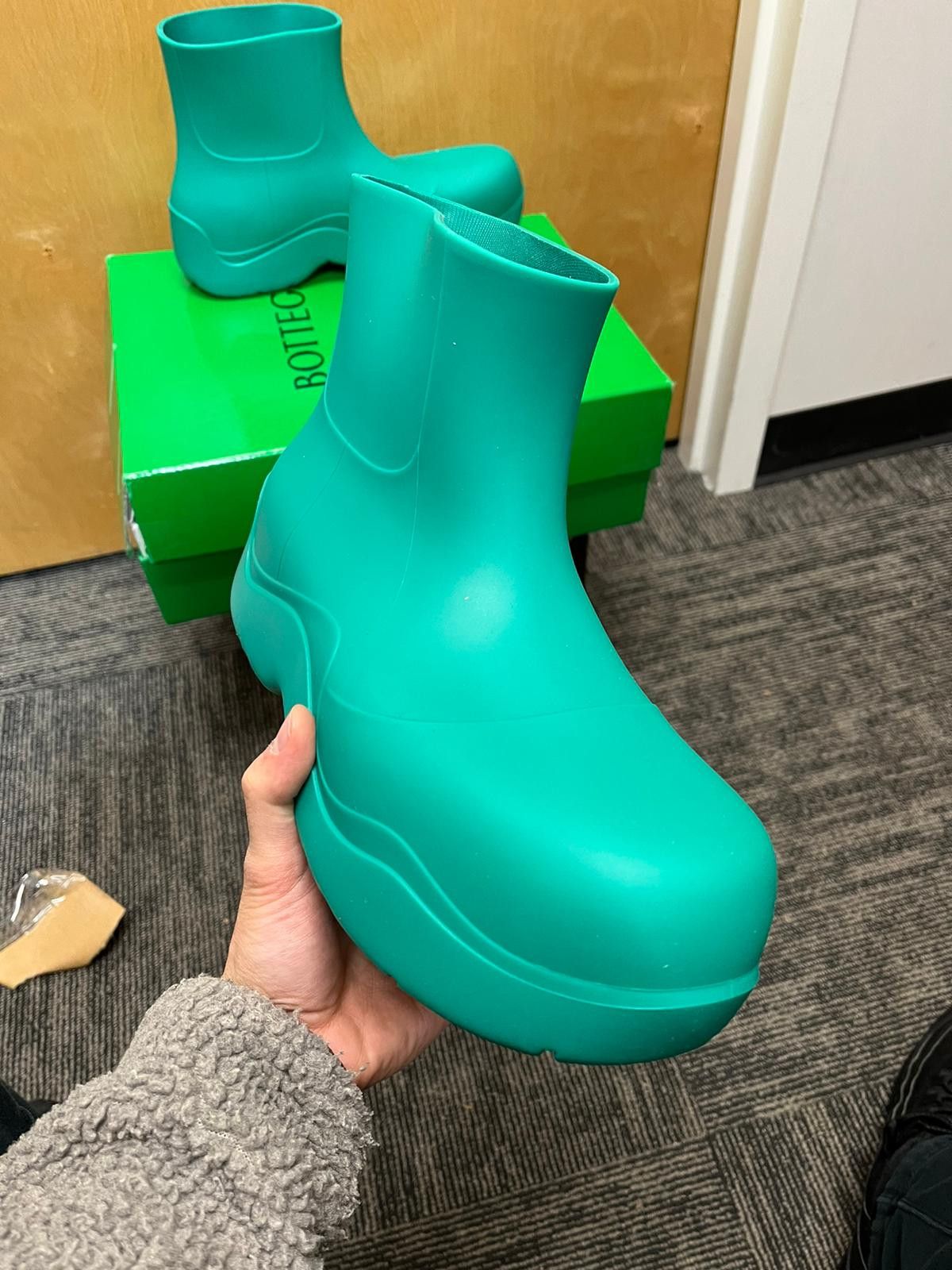Bottega Veneta Puddle Boots Mid Top in Matt Rubber in Acid Turquoise Size US 10 / EU 43 - 7 Thumbnail