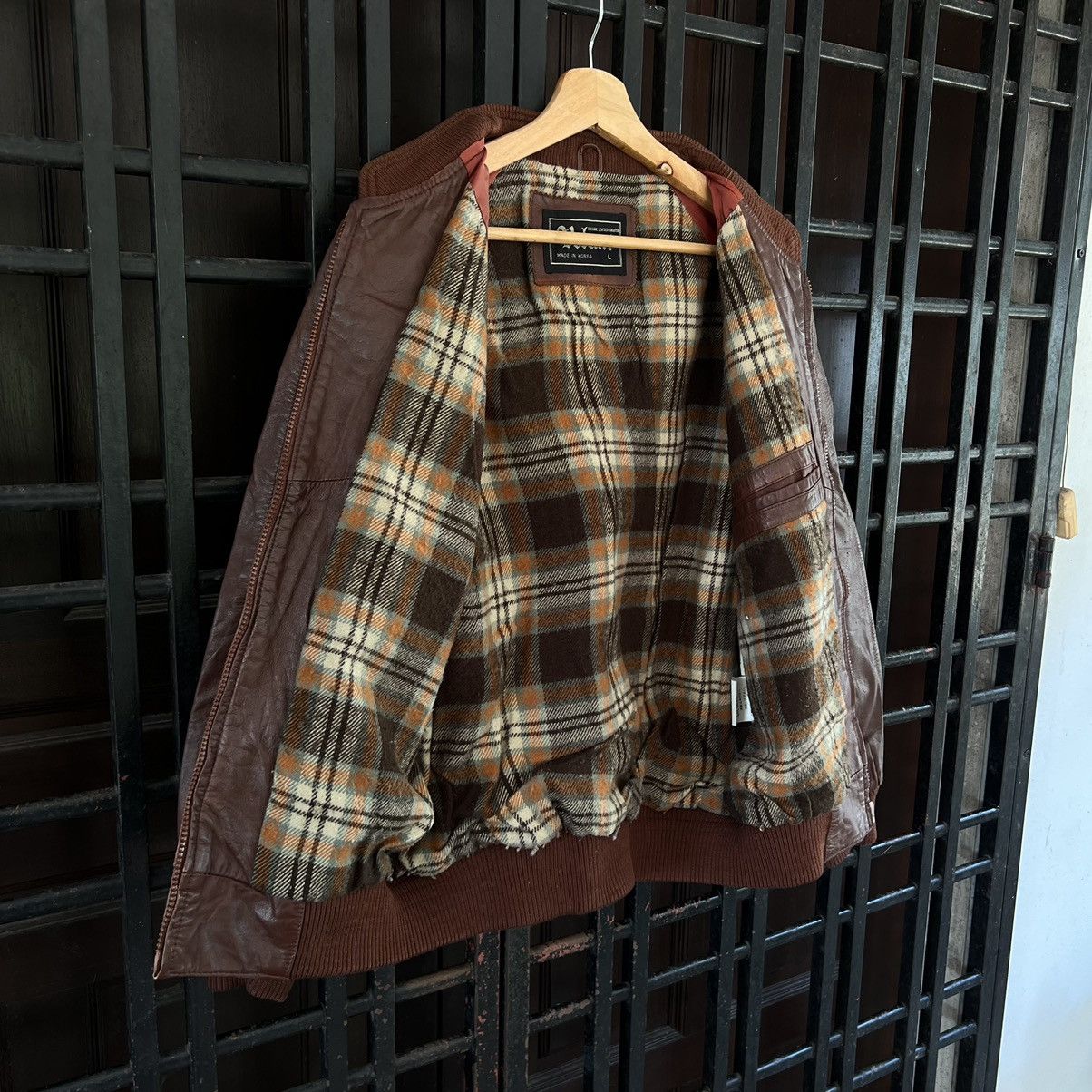 Japanese Brand VINTAGE BOLUNT BOMBER JACKET LEATHER TARTAN LINING DESIGN Size US L / EU 52-54 / 3 - 9 Thumbnail