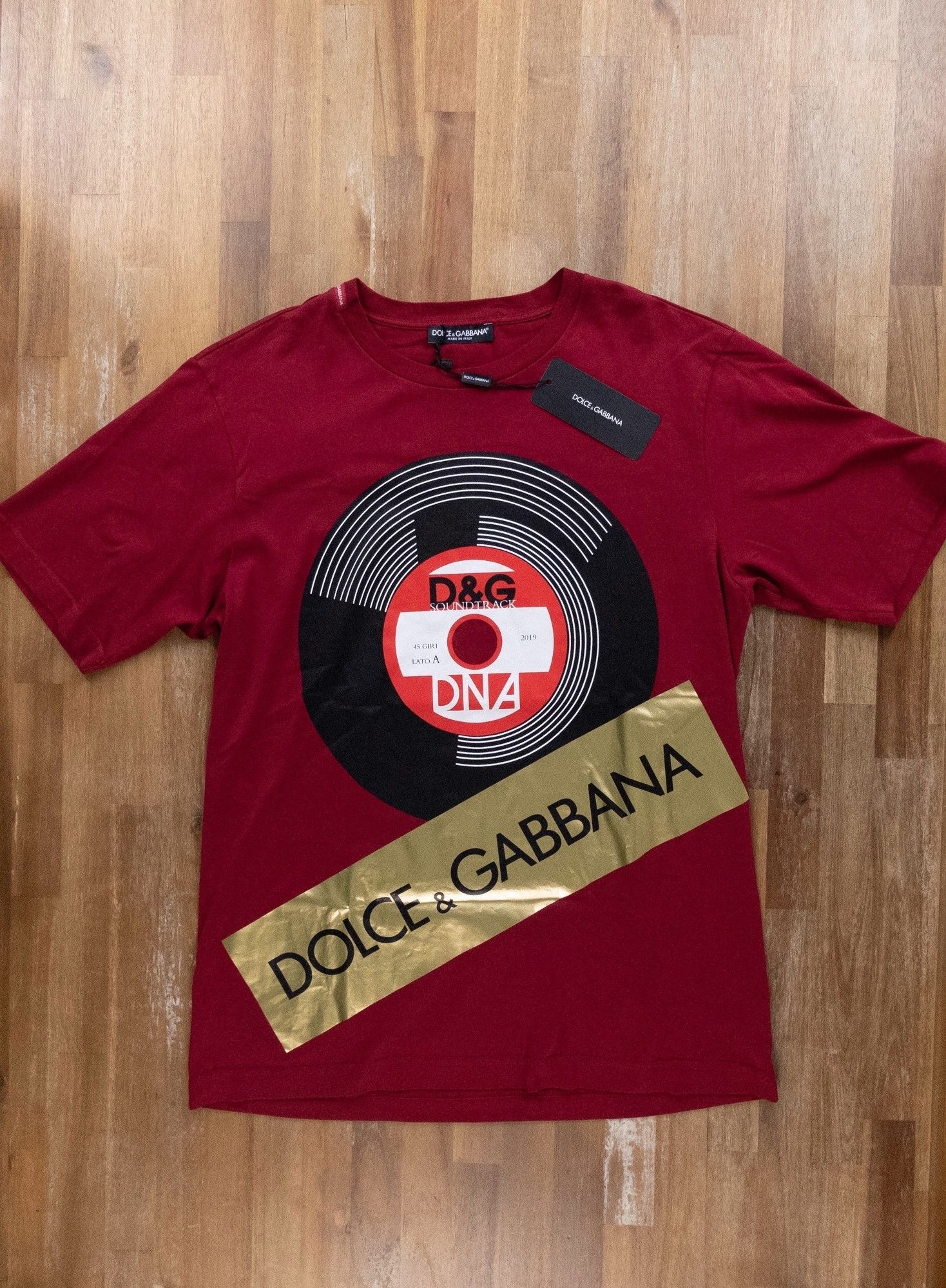 Dolce & Gabbana $620 DOLCE & GABBANA red record logo t-shirt Small / 46 EU Size US S / EU 44-46 / 1 - 4 Thumbnail