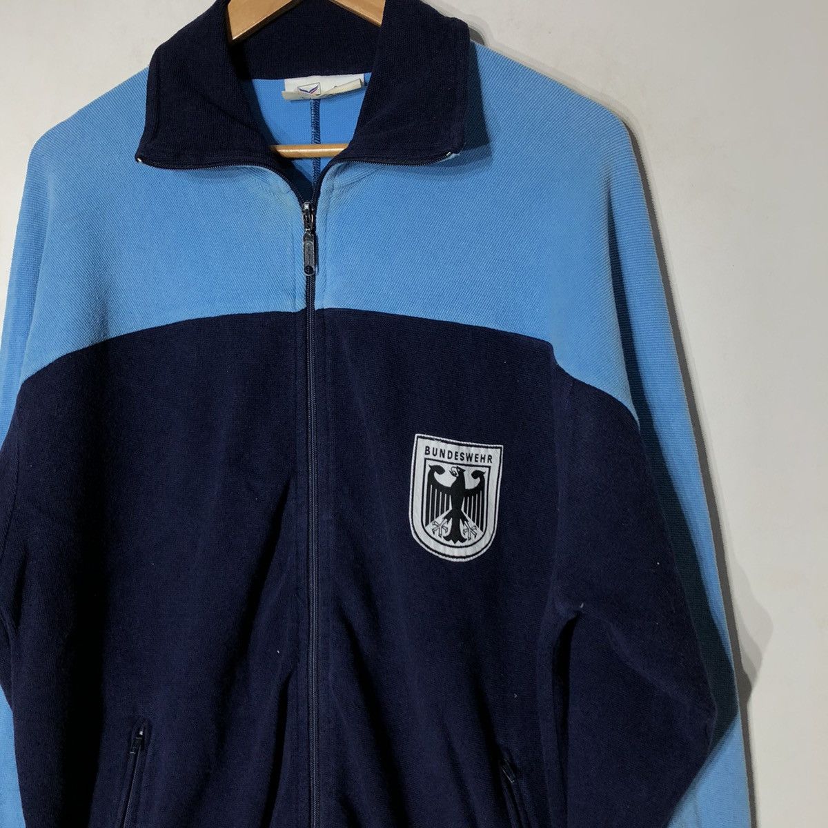 Vintage VINTAGE 80's TRIGEMA BUNDESWEHR GERMANY MILITARY TRACKTOP Size US L / EU 52-54 / 3 - 5 Thumbnail