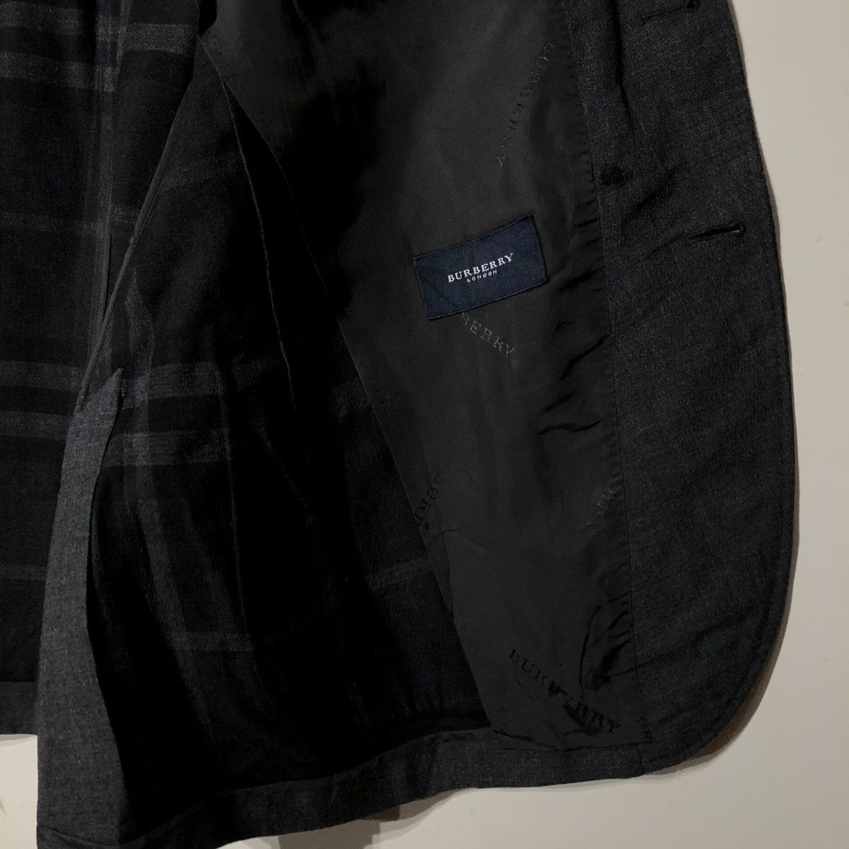 Burberry VINTAGE BURBERRY NOVA CHECK Size US M / EU 48-50 / 2 - 9 Thumbnail