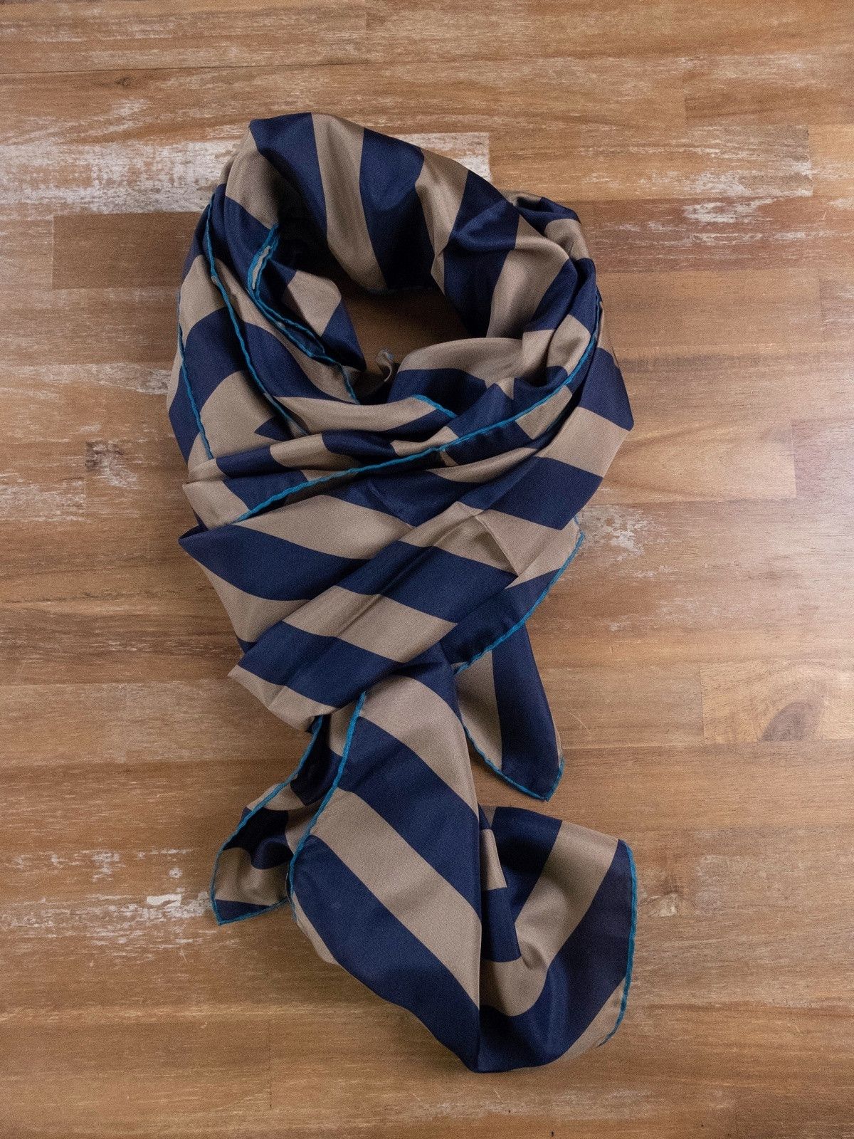 Salvatore Ferragamo SALVATORE FERRAGAMO large rectangle silk scarf - NWT Size ONE SIZE - 1 Thumbnail