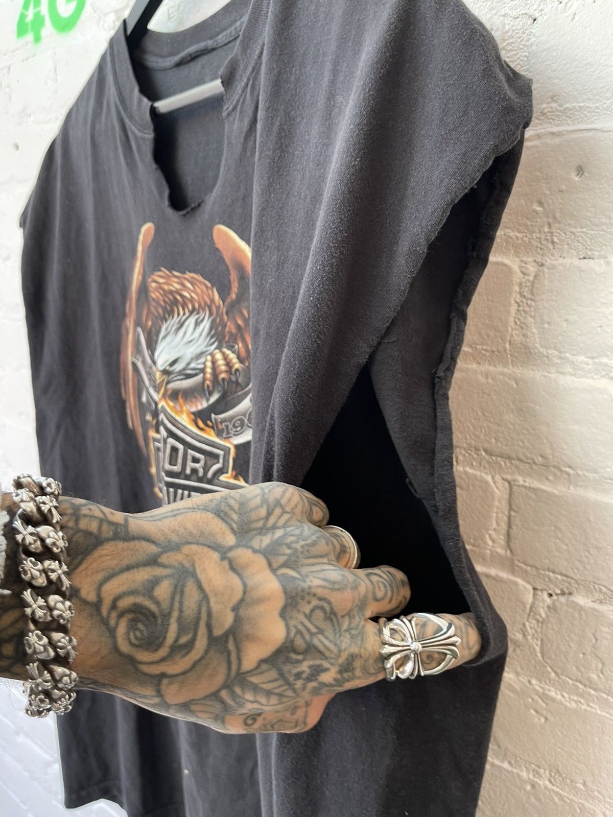 Harley Davidson × Vintage Vintage Harley Davidson THRASHED Black Tank Top Eagle Shirt Size US XL / EU 56 / 4 - 4 Thumbnail