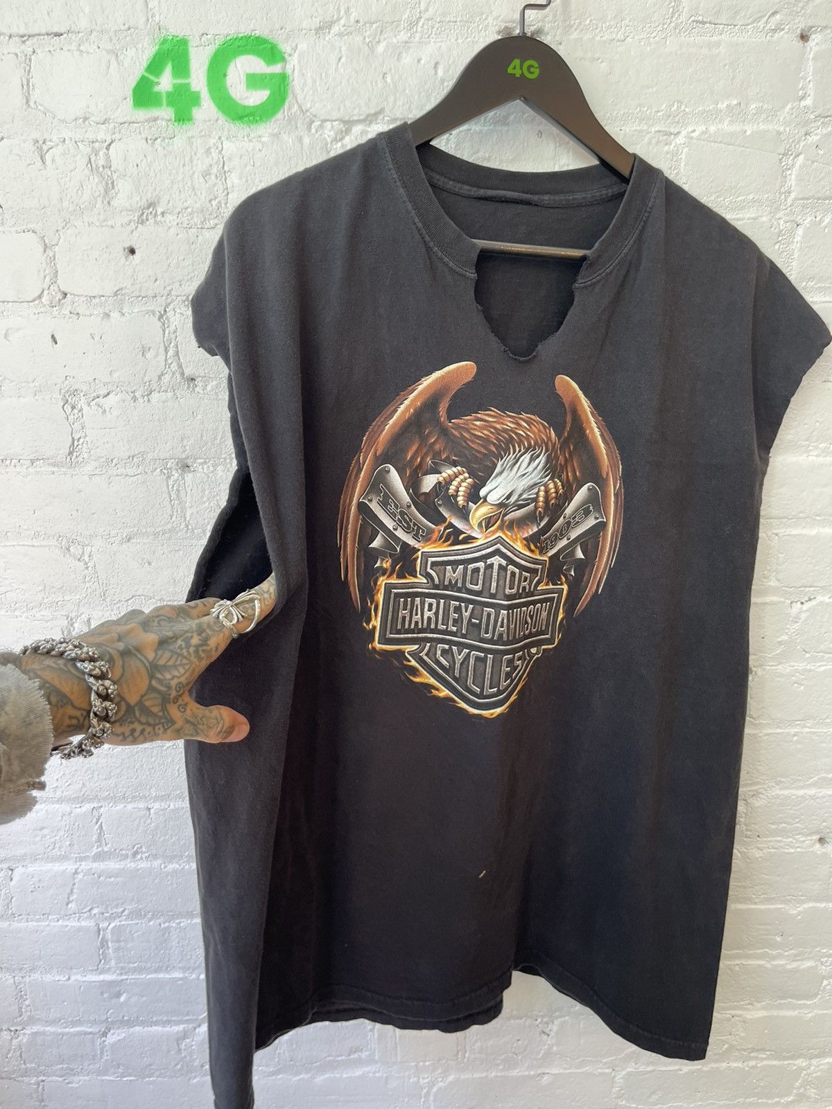 Harley Davidson × Vintage Vintage Harley Davidson THRASHED Black Tank Top Eagle Shirt Size US XL / EU 56 / 4 - 2 Thumbnail