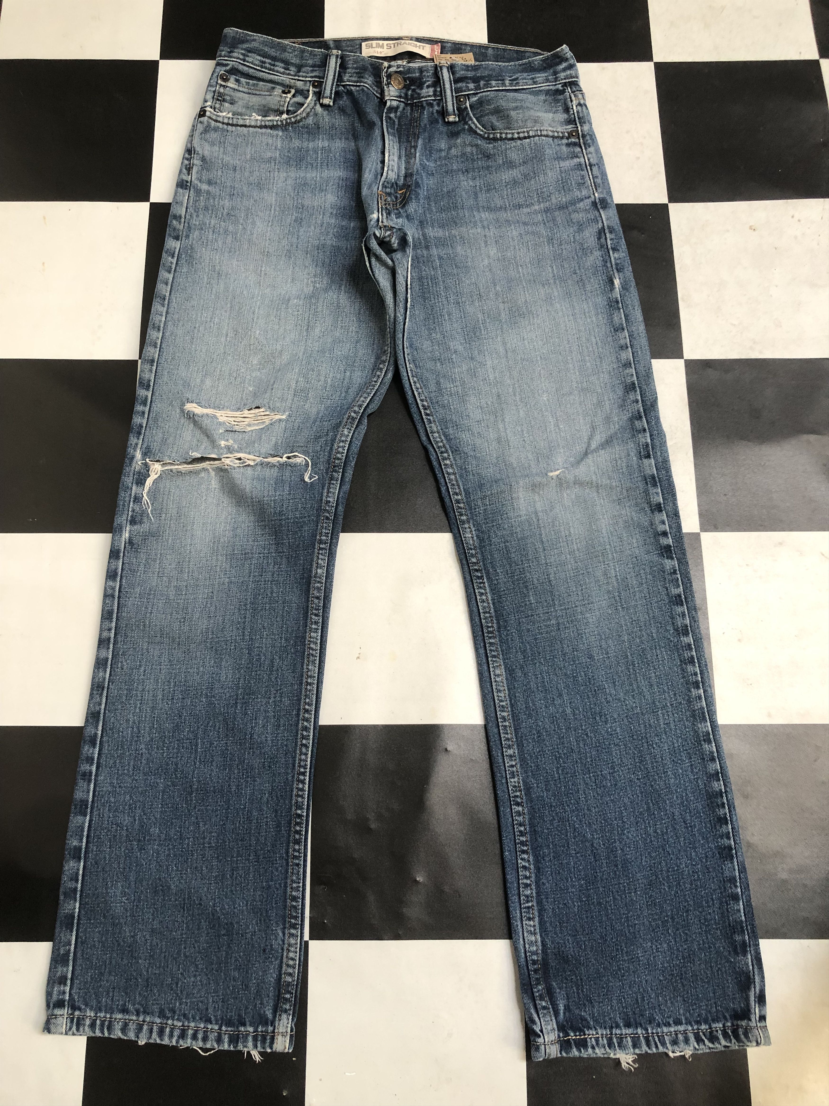 Image of Vintage Levis 514 Distressed Denim Slim Jean L485 in Blue, Men's (Size 30)