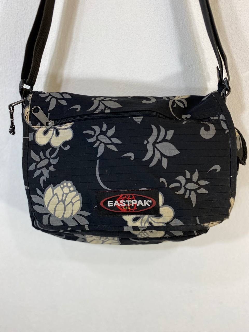Eastpak × Vintage Vintage eastpak sling bag floral design Size ONE SIZE - 2 Thumbnail