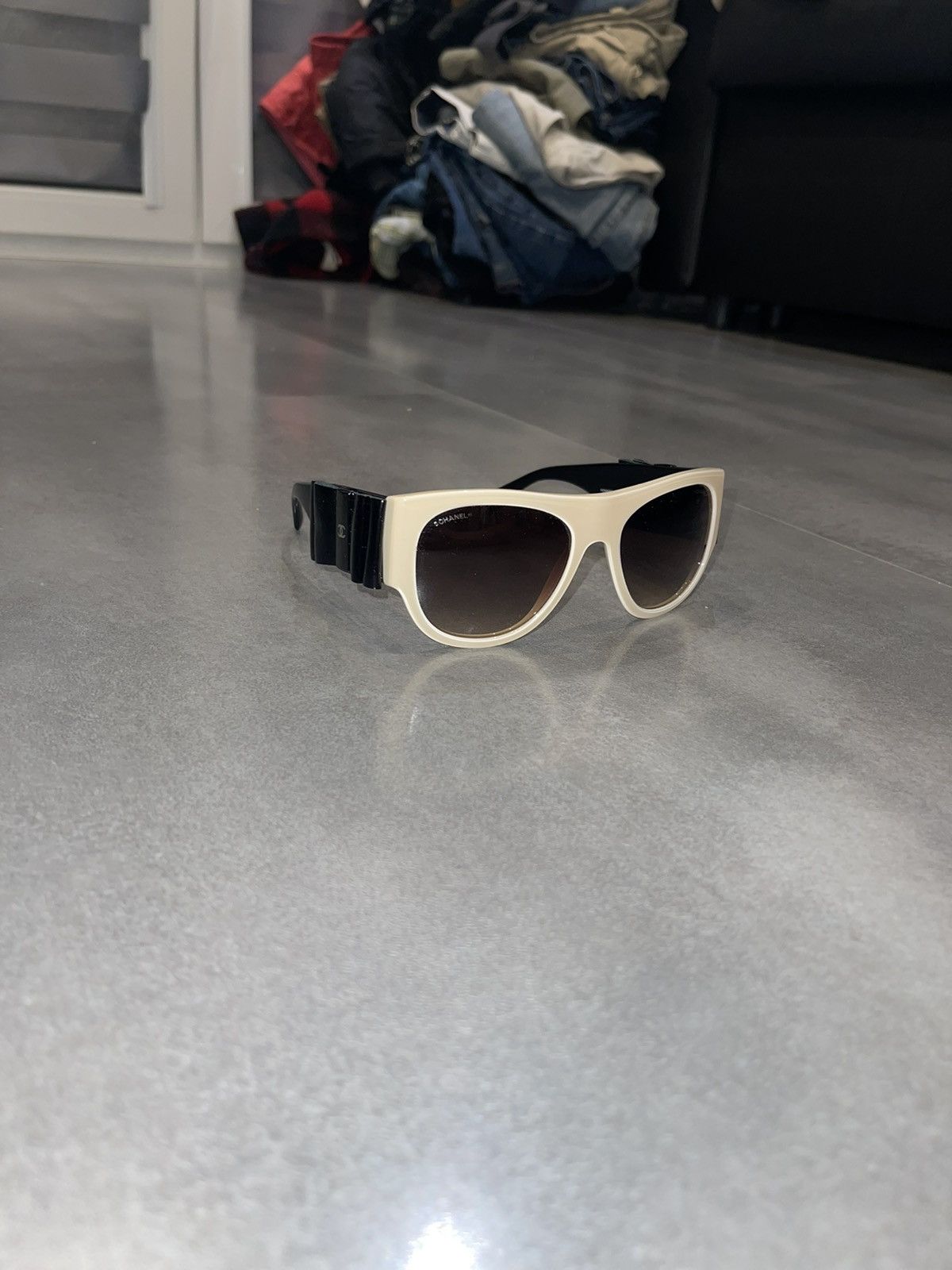Chanel Chanel 5276-Q C.528/S5 Cream Black Sunglasses Size ONE SIZE - 3 Thumbnail