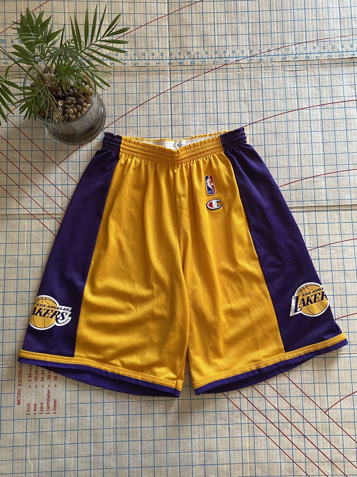 Champion × NBA × Vintage Vintage Champion LA Lakers Basketball Shorts Fits 32-33 Size US 32 / EU 48 - 2 Thumbnail