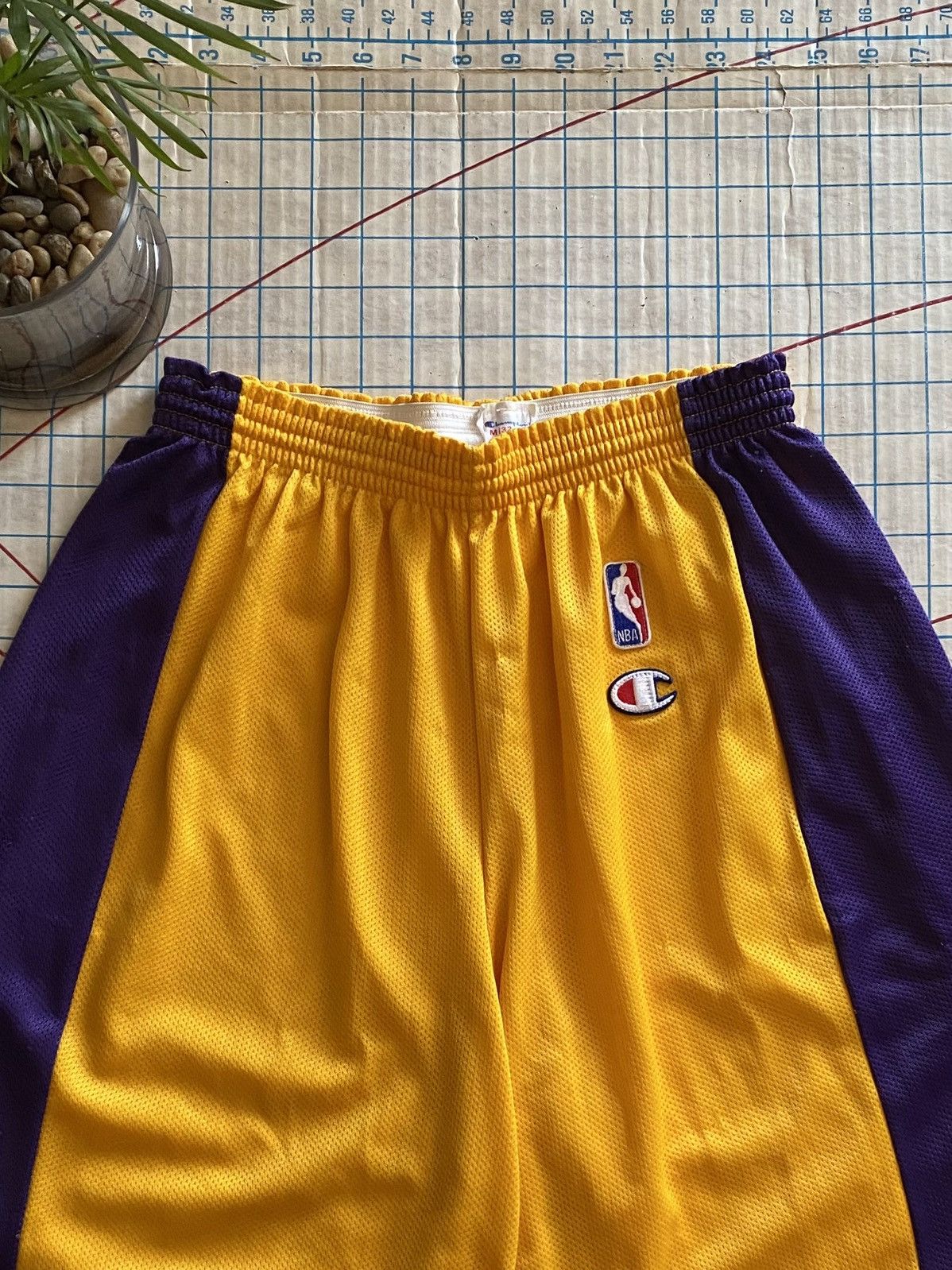 Champion × NBA × Vintage Vintage Champion LA Lakers Basketball Shorts Fits 32-33 Size US 32 / EU 48 - 3 Thumbnail