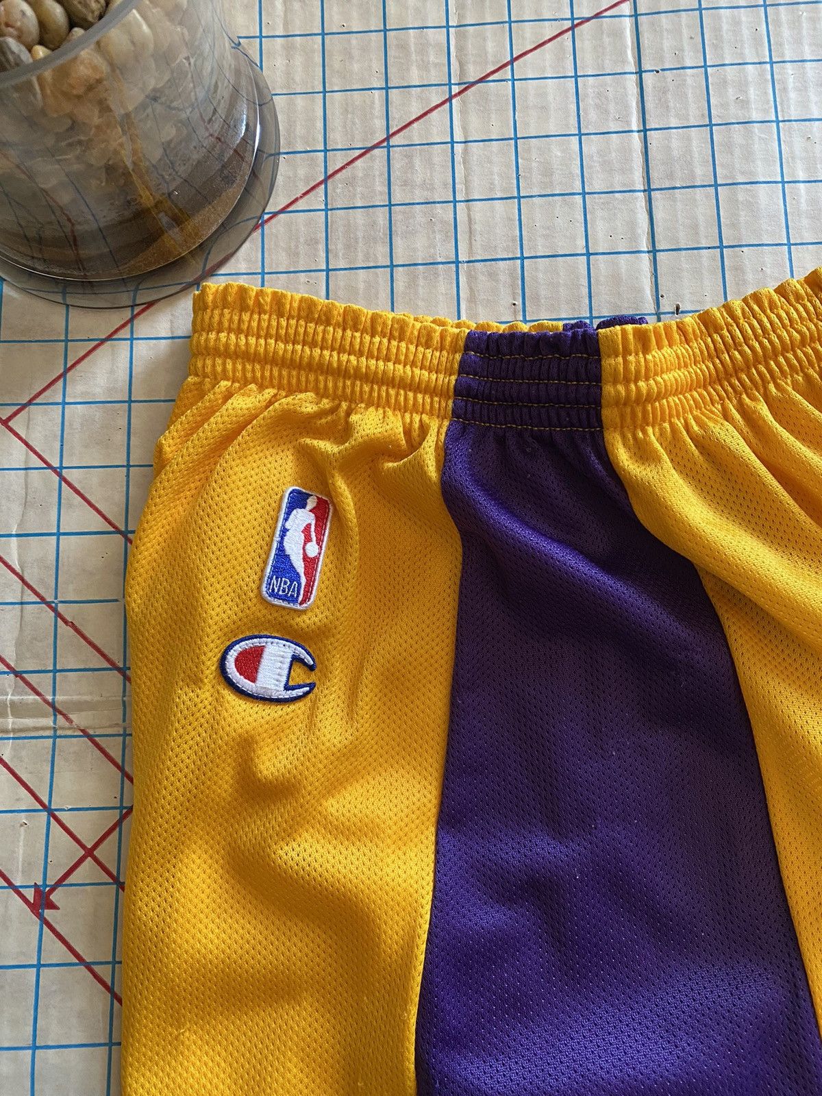 Champion × NBA × Vintage Vintage Champion LA Lakers Basketball Shorts Fits 32-33 Size US 32 / EU 48 - 9 Thumbnail