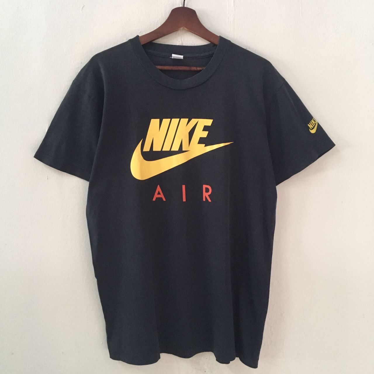Nike 90s Vintage Nike Air Big Logo Swoosh Tee T-Shirt Size US L / EU 52-54 / 3 - 2 Thumbnail