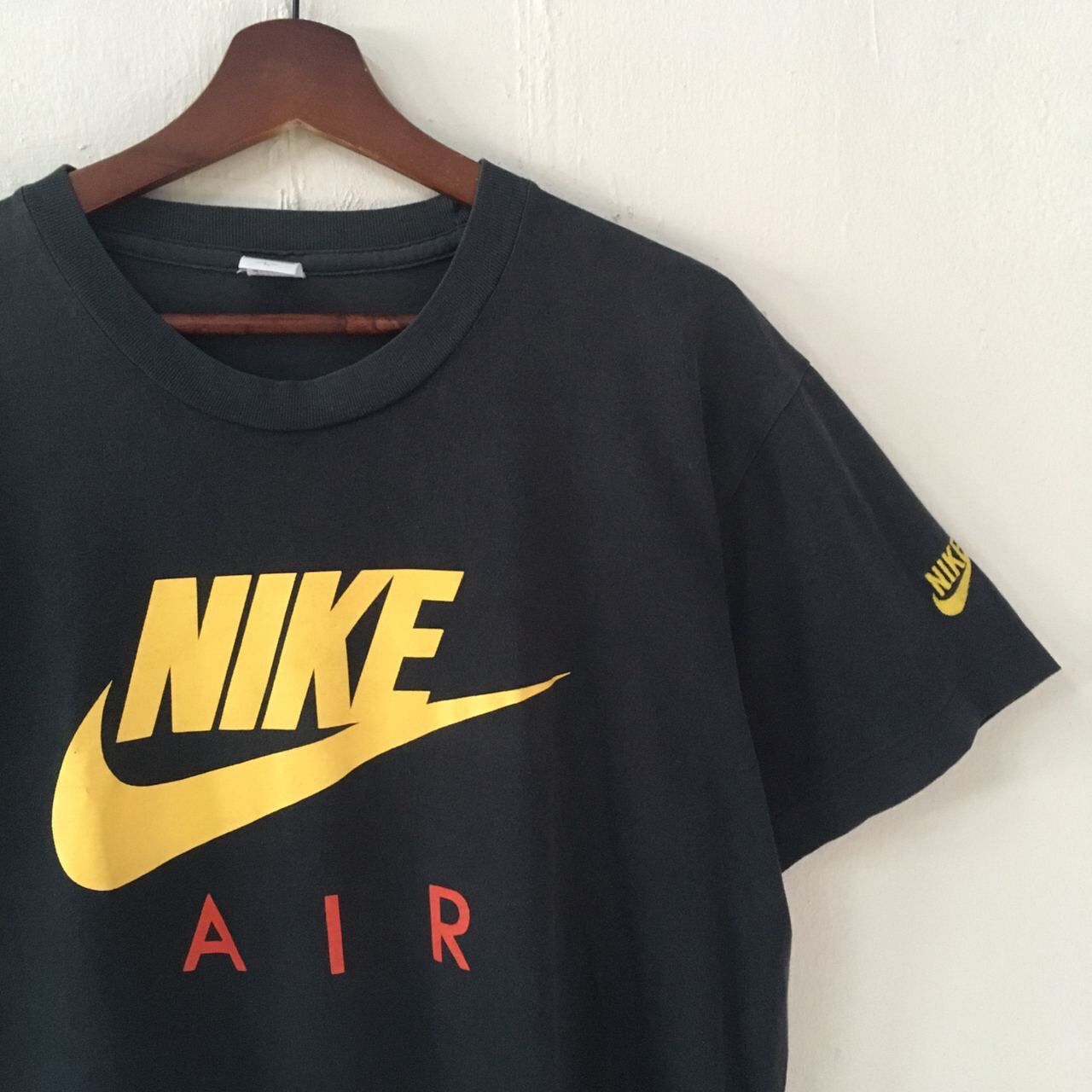 Nike 90s Vintage Nike Air Big Logo Swoosh Tee T-Shirt Size US L / EU 52-54 / 3 - 3 Thumbnail
