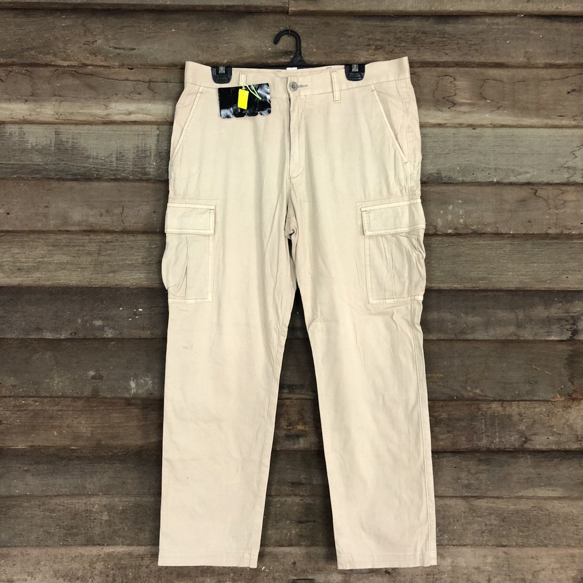 Japanese Brand Uniqlo Cream Multipocket Cargo Pants #3307 Size US 33 - 1 Thumbnail