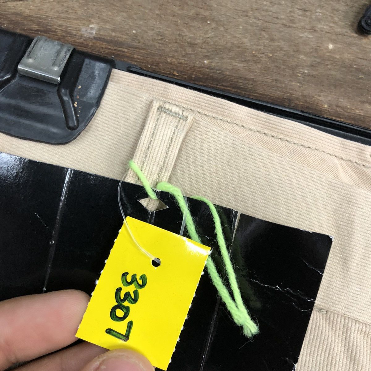 Japanese Brand Uniqlo Cream Multipocket Cargo Pants #3307 Size US 33 - 7 Thumbnail