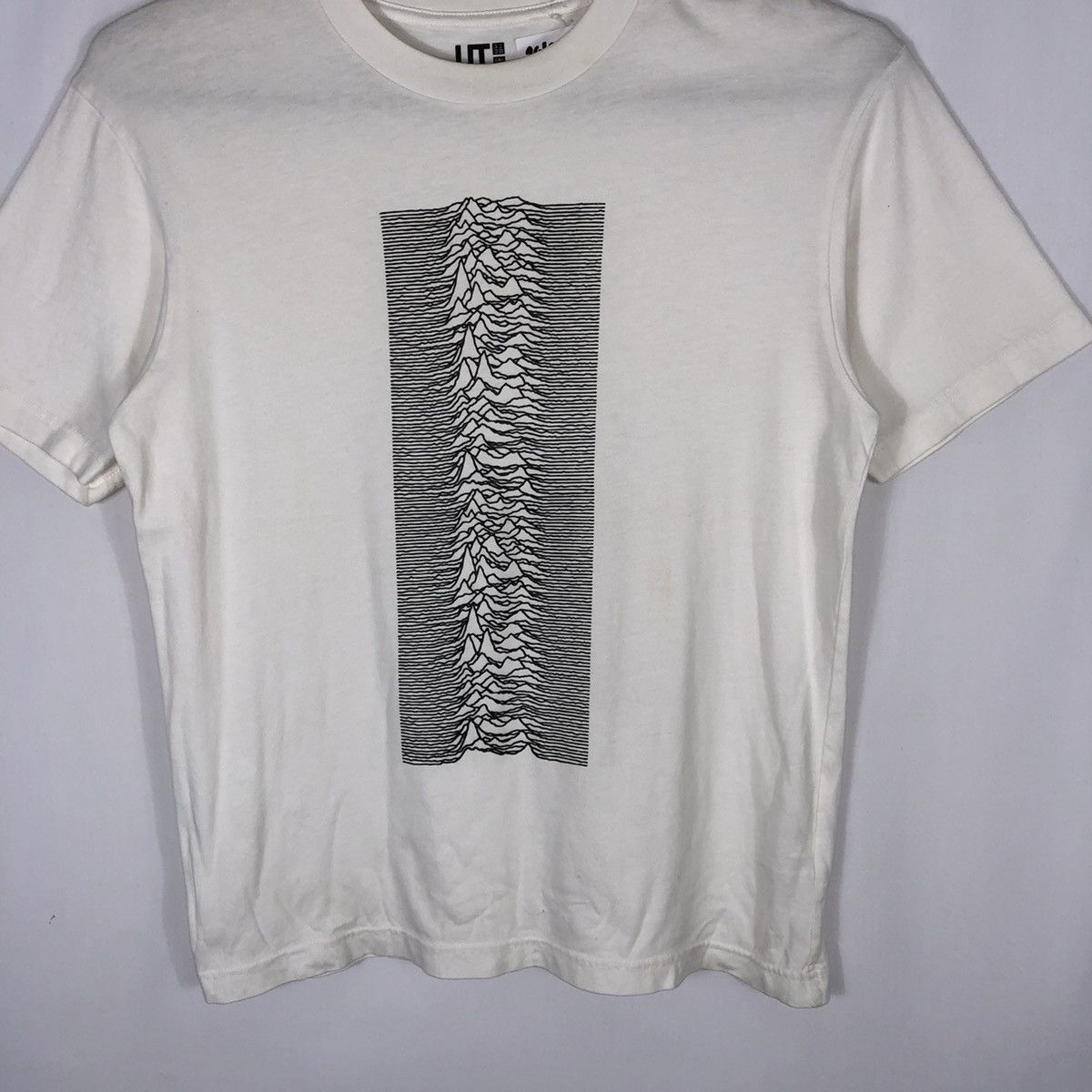 Band Tees × Joy Division × Uniqlo Joy Divison Unknown Pleasures Art By Peter Saville Tee Size US M / EU 48-50 / 2 - 3 Thumbnail