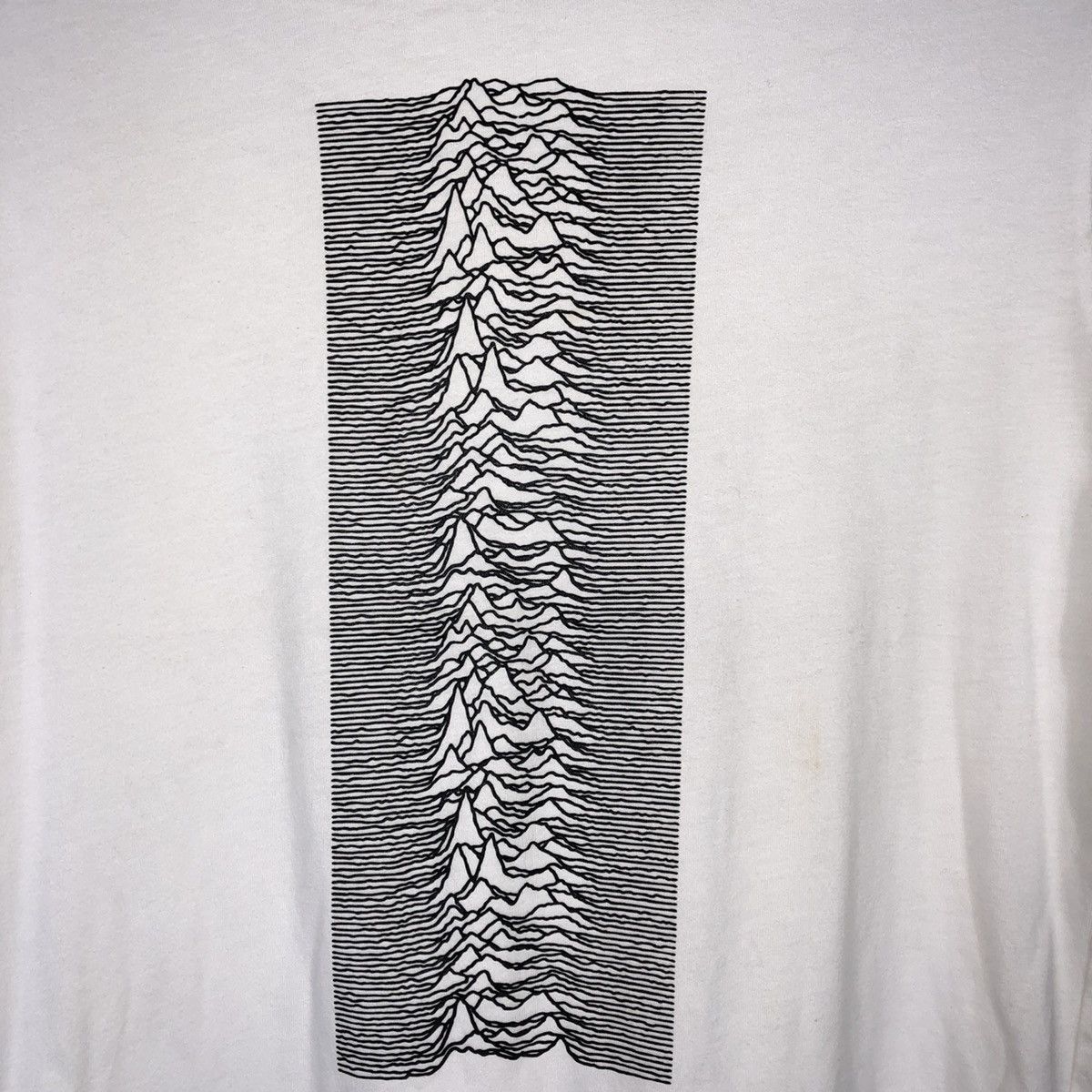 Band Tees × Joy Division × Uniqlo Joy Divison Unknown Pleasures Art By Peter Saville Tee Size US M / EU 48-50 / 2 - 4 Thumbnail