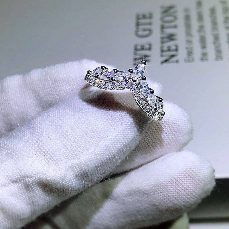 Jewelry Luxury V-shaped Zircon Ring Size ONE SIZE - 1 Thumbnail