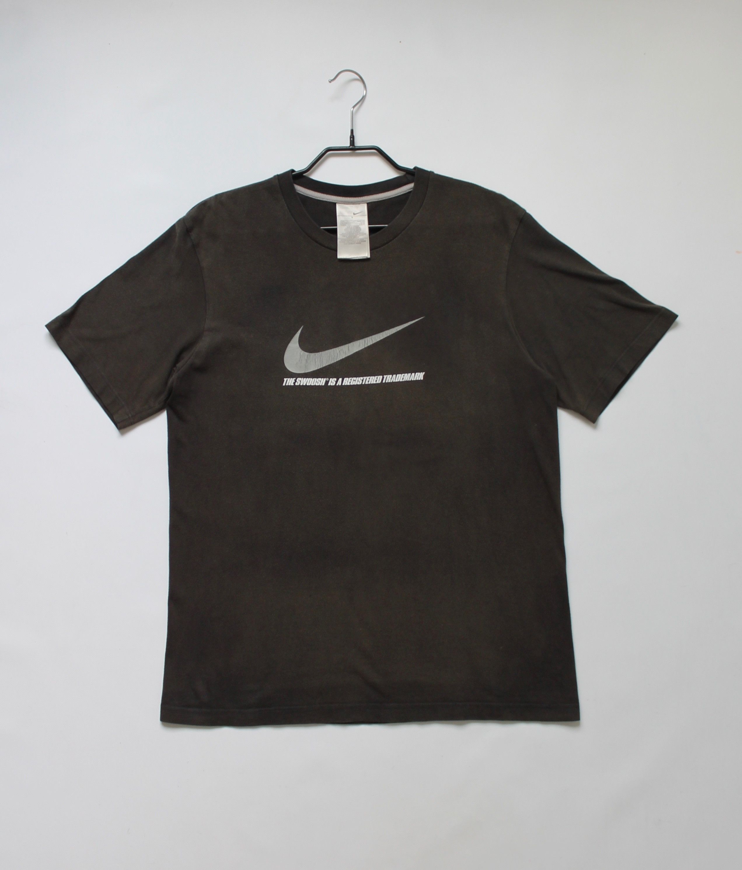 Nike NIKE Big Swoosh Vintage Sun Faded t-shirt TRASHED Size US L / EU 52-54 / 3 - 9 Thumbnail