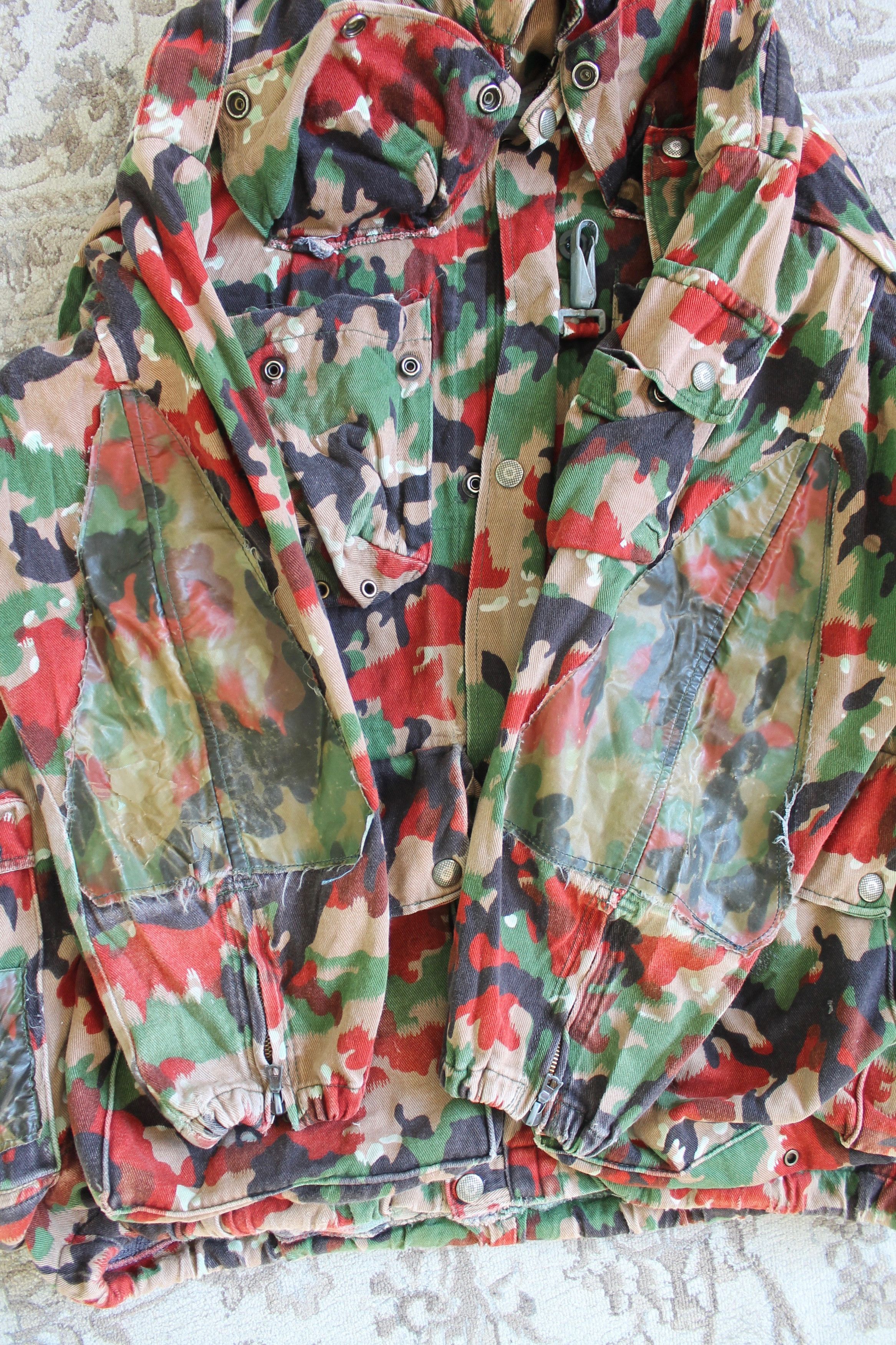 Vintage 70's - 80's Swiss Military Multi Pocket Camo Jacket Hooded Size US M / EU 48-50 / 2 - 16 Thumbnail