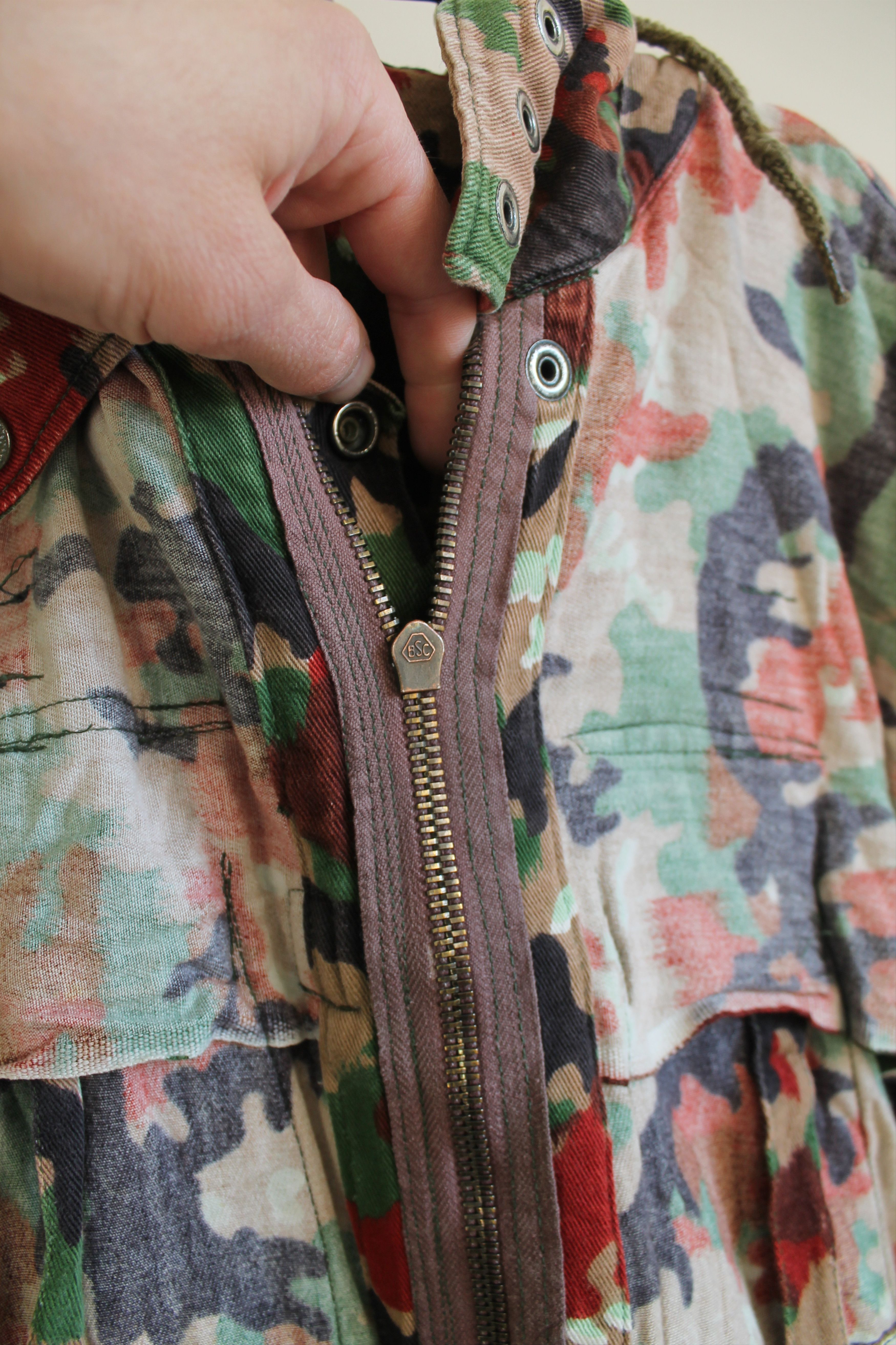 Vintage 70's - 80's Swiss Military Multi Pocket Camo Jacket Hooded Size US M / EU 48-50 / 2 - 12 Thumbnail