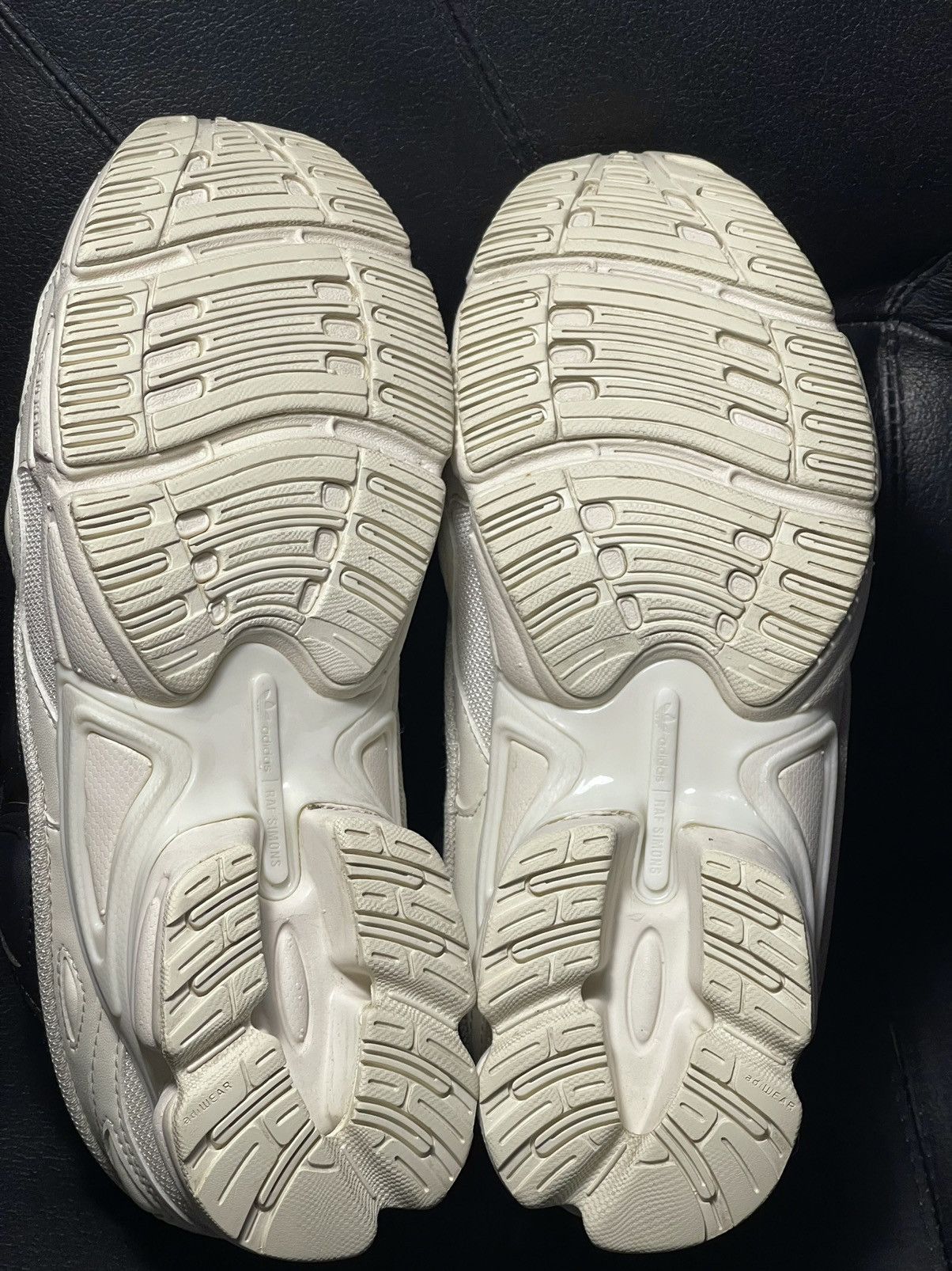 Adidas × Raf Simons Raf Simons x Ozweego Cream White Size US 8 / EU 41 - 9 Thumbnail