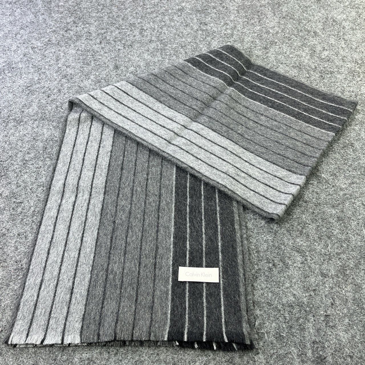 Calvin Klein Calvin Klein Scarf / Muffler / Neckwear T590 Size ONE SIZE - 3 Thumbnail
