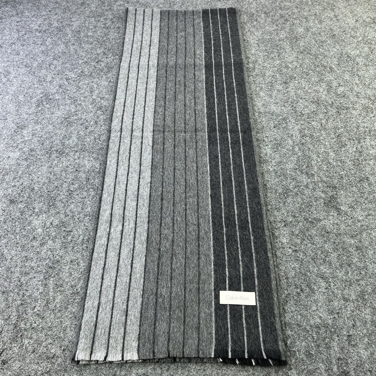 Calvin Klein Calvin Klein Scarf / Muffler / Neckwear T590 Size ONE SIZE - 2 Thumbnail