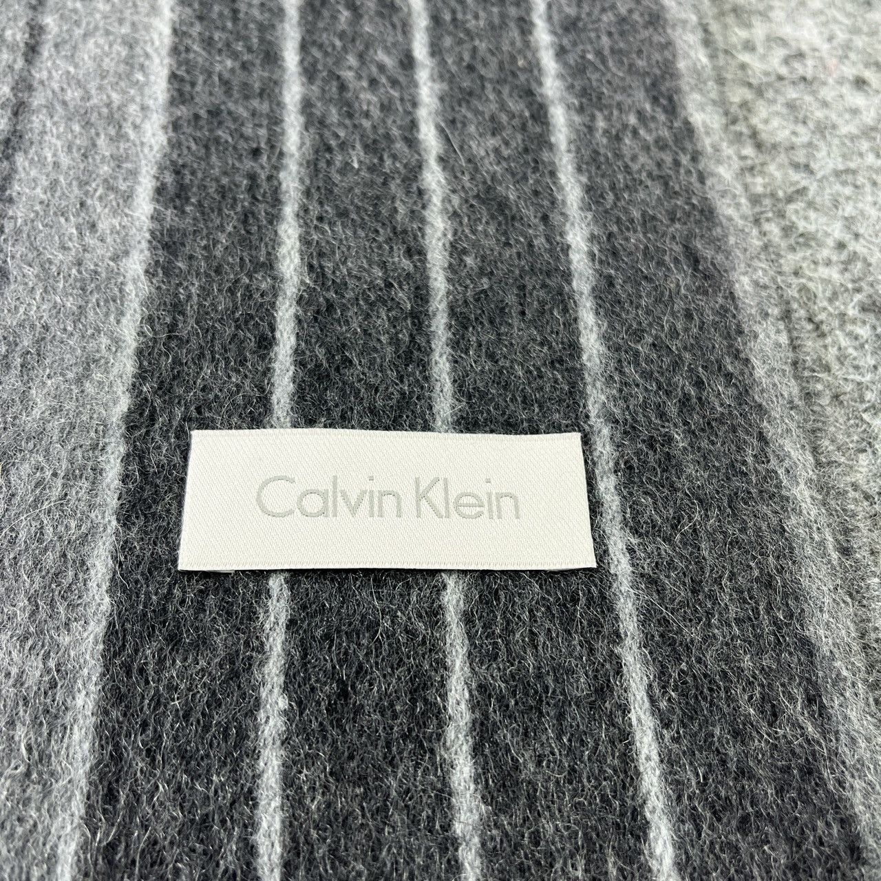 Calvin Klein Calvin Klein Scarf / Muffler / Neckwear T590 Size ONE SIZE - 7 Thumbnail