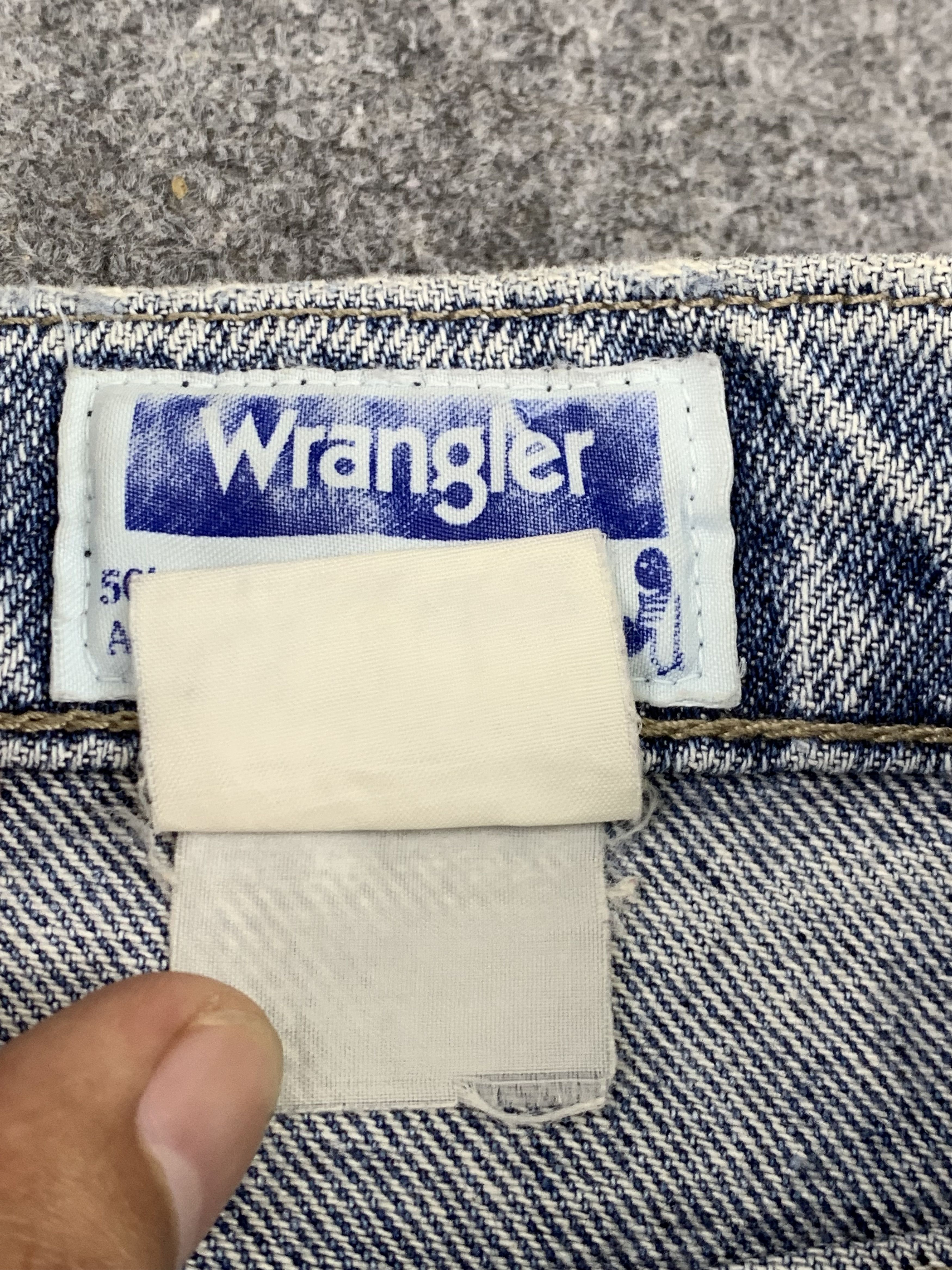 Vintage Vintage Wrangler Blue Light Wash Jeans DP1817 Size US 27 - 7 Thumbnail