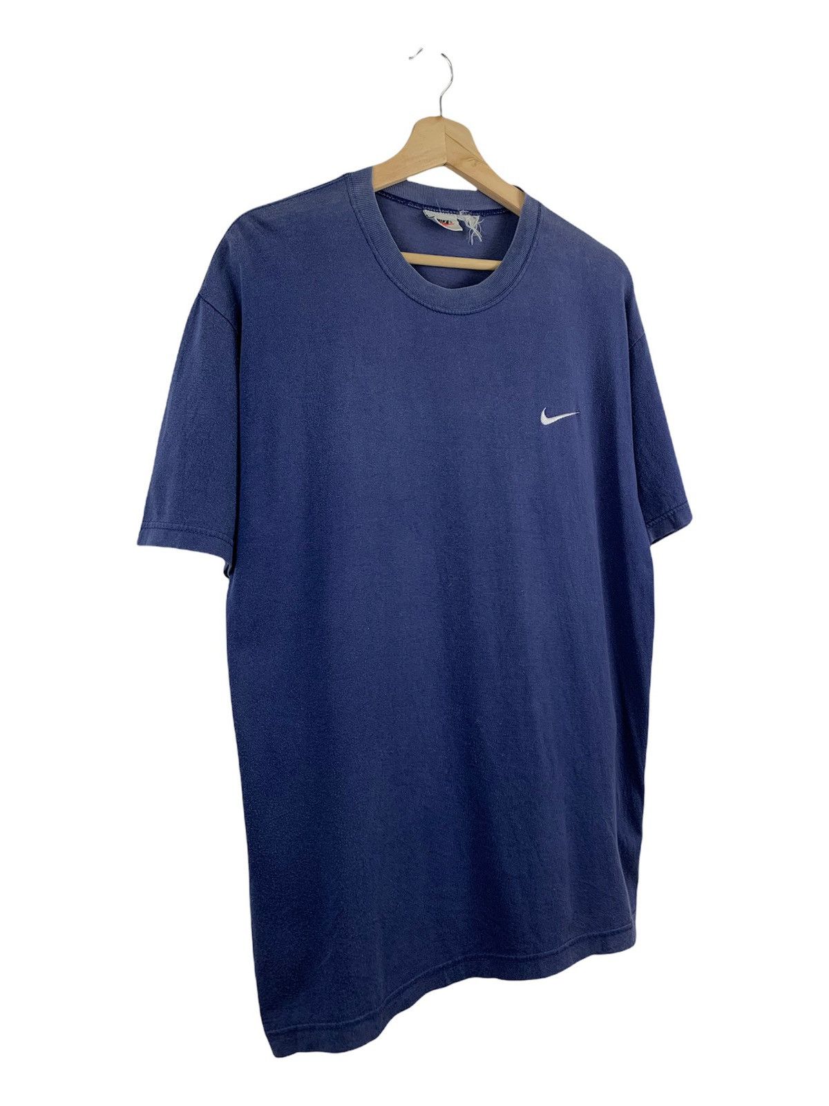 Vintage Nike small embroidery logo t-shirt