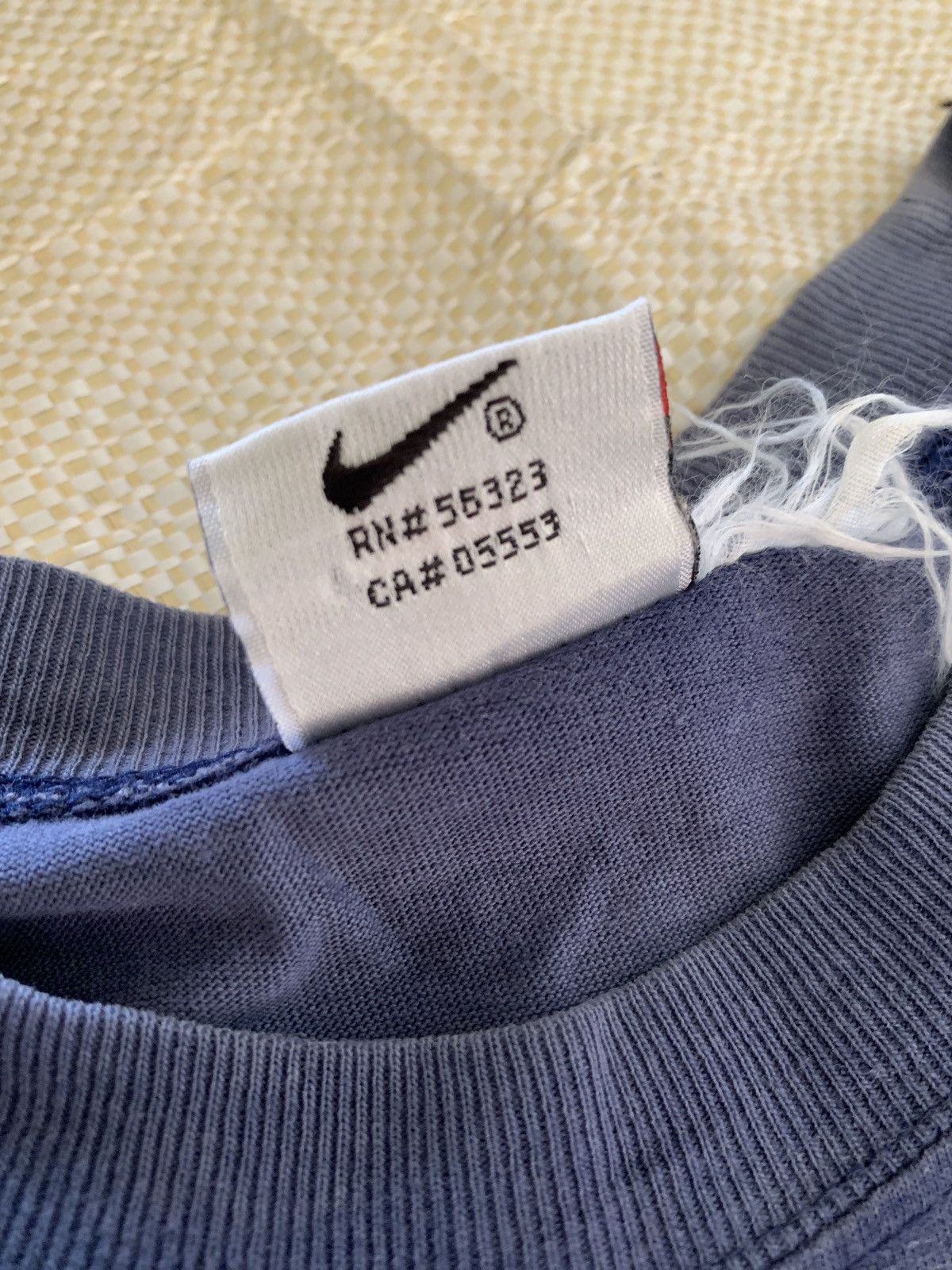 Vintage Nike small embroidery logo t-shirt