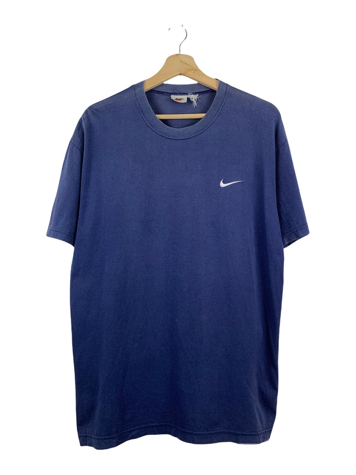 Vintage Nike small embroidery logo t-shirt