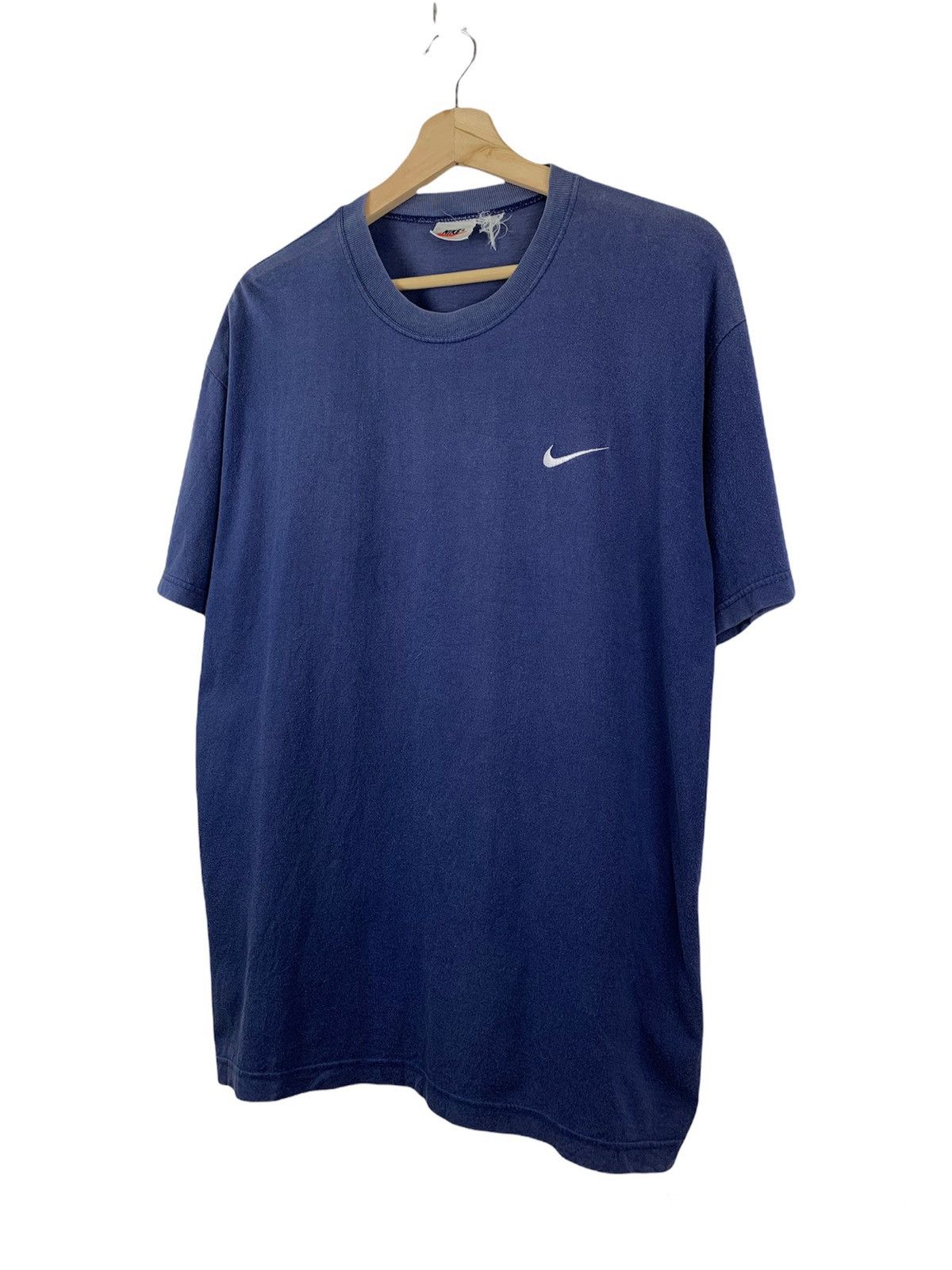 Vintage Nike small embroidery logo t-shirt
