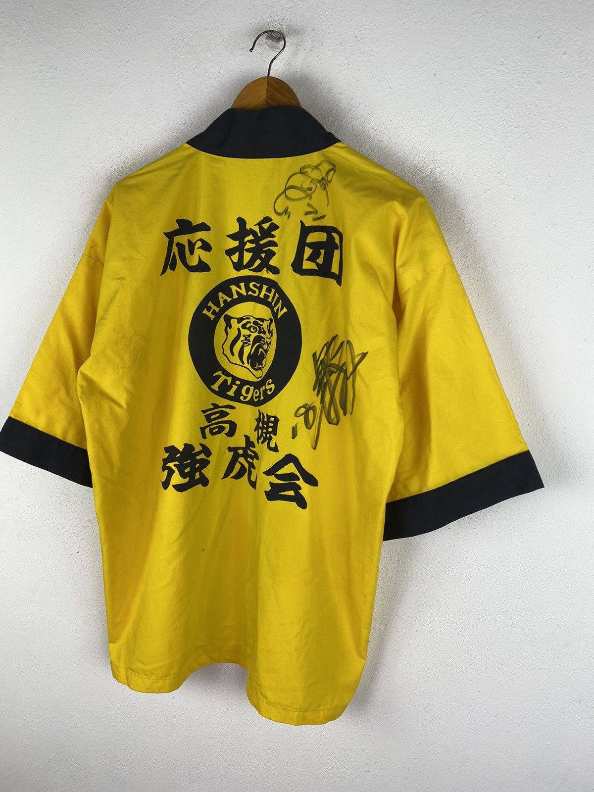 Japanese Brand × Vintage 🔥DHL SHIPPING🔥HANSHIN TIGERS KIMONO WITH PLAYER SIGNATURE Size US L / EU 52-54 / 3 - 5 Thumbnail