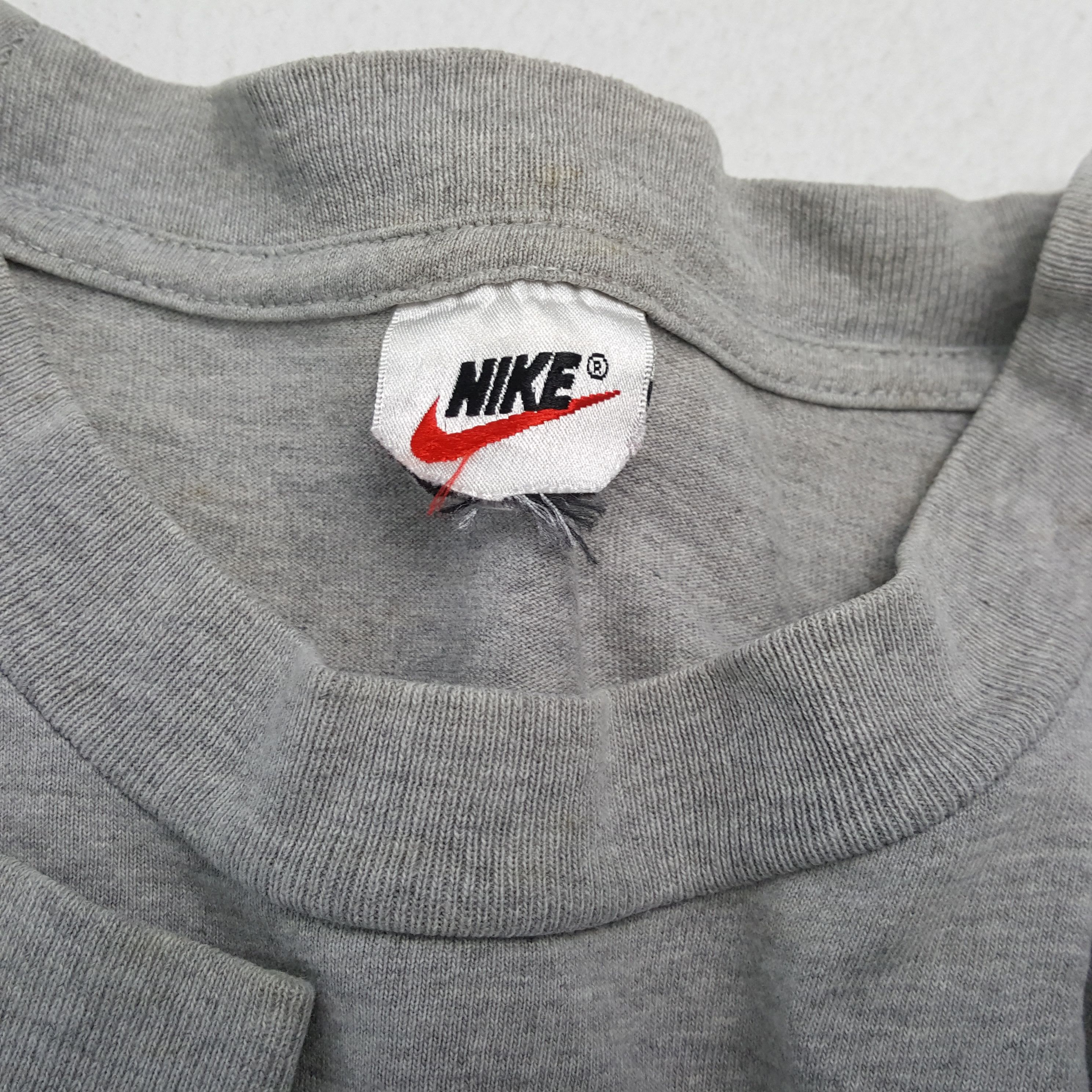 Nike NIKE Streetwear Style Center Logo Design Vintage Tshirt Size US L / EU 52-54 / 3 - 8 Thumbnail