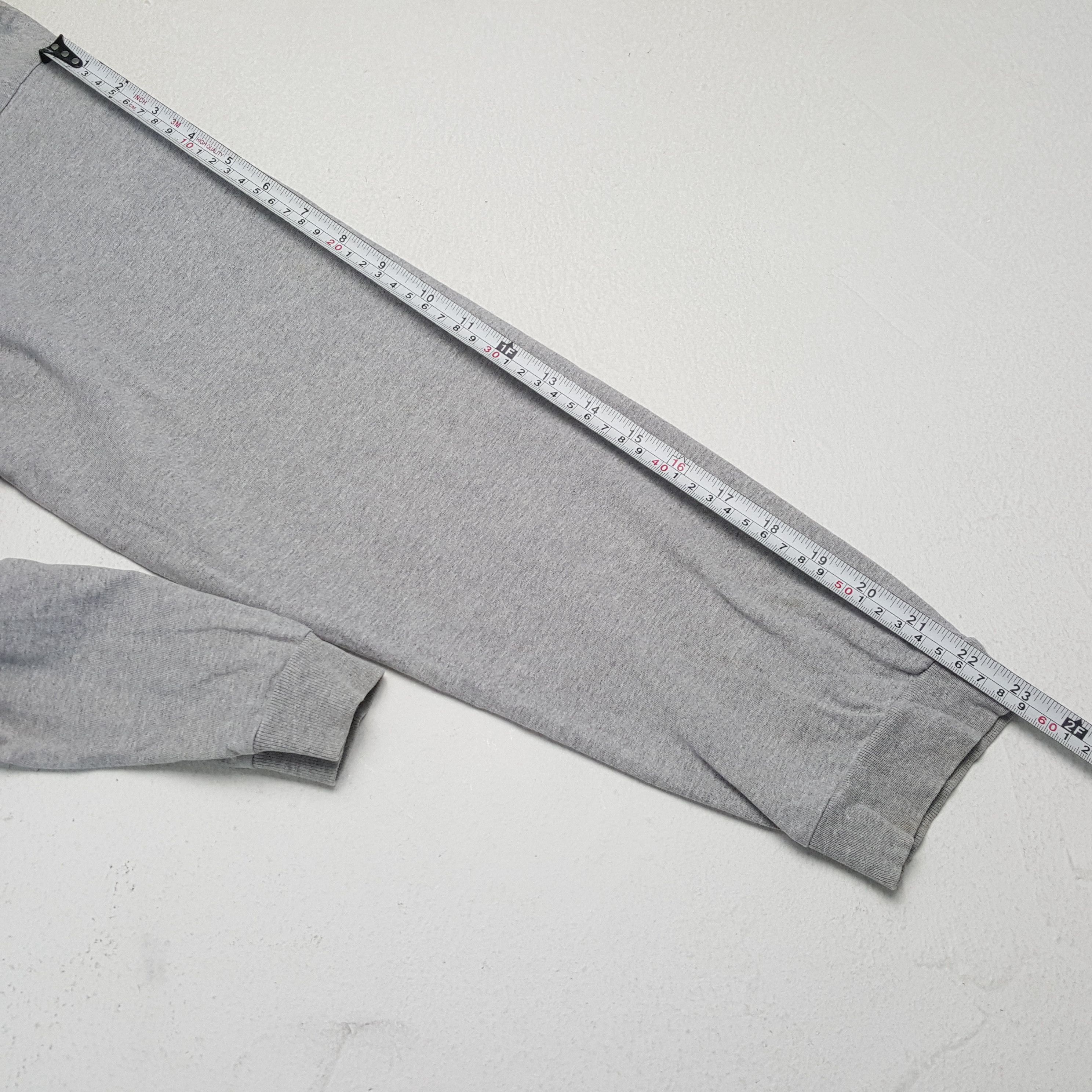Nike NIKE Streetwear Style Center Logo Design Vintage Tshirt Size US L / EU 52-54 / 3 - 5 Thumbnail