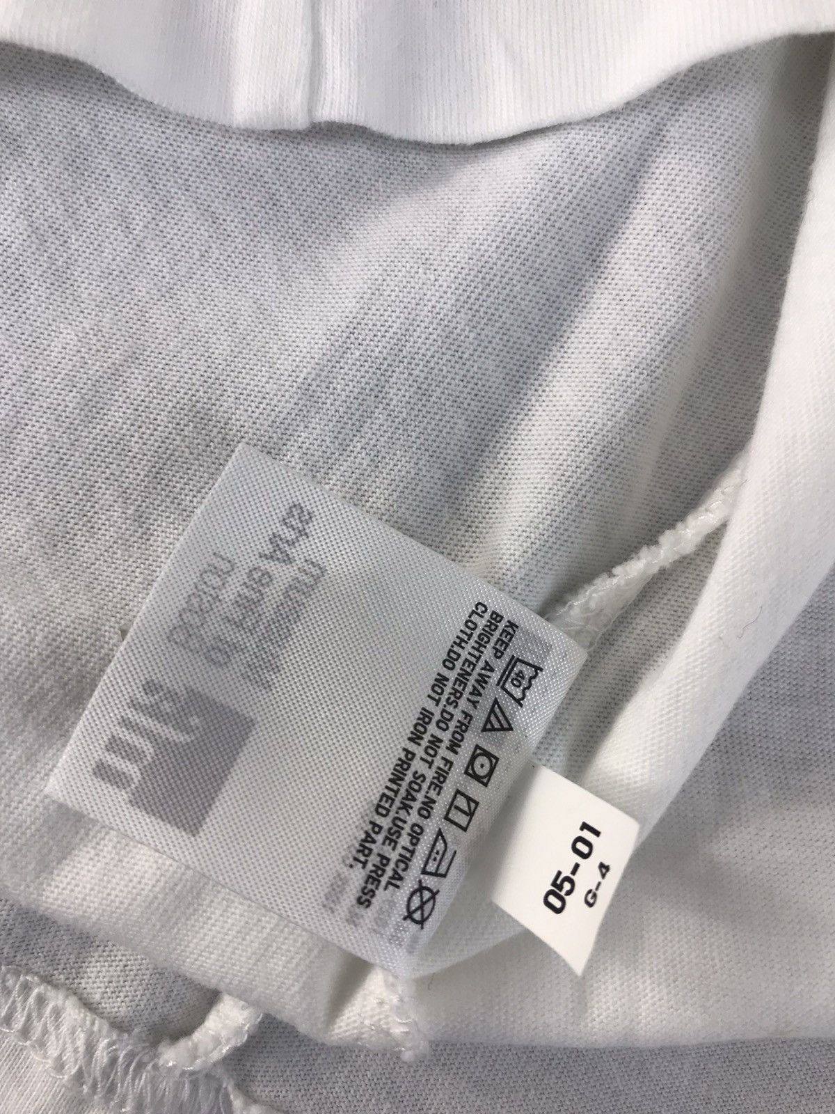 Uniqlo UT X Japanese Brand Singgle Pocket Back Side Art Tee Size US M / EU 48-50 / 2 - 7 Thumbnail