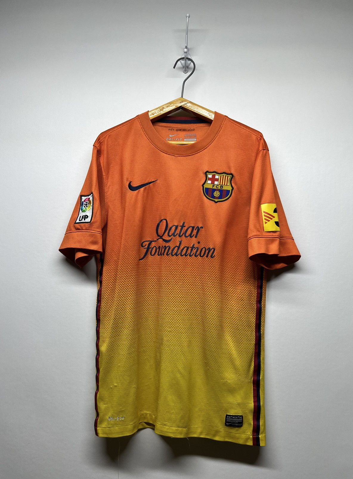 Nike 2012-2013 Nike Barcelona Qatar Foundation Away Kit Jersey Size US S / EU 44-46 / 1 - 1 Thumbnail
