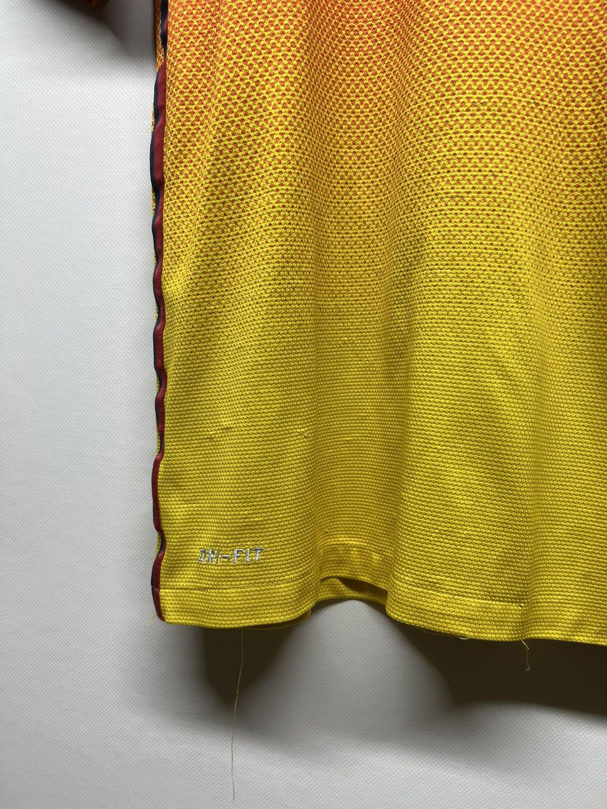Nike 2012-2013 Nike Barcelona Qatar Foundation Away Kit Jersey Size US S / EU 44-46 / 1 - 6 Thumbnail