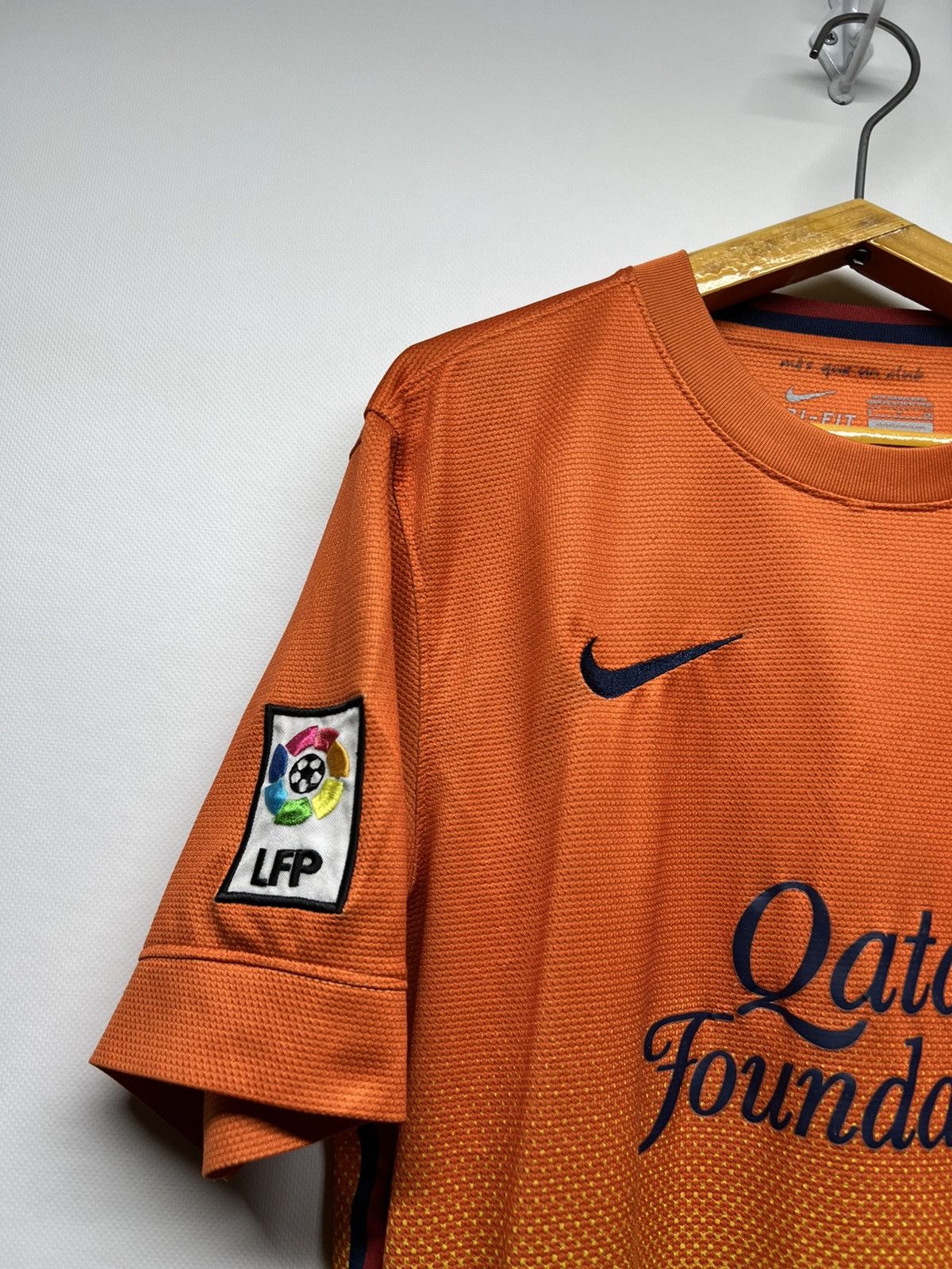 Nike 2012-2013 Nike Barcelona Qatar Foundation Away Kit Jersey Size US S / EU 44-46 / 1 - 4 Thumbnail