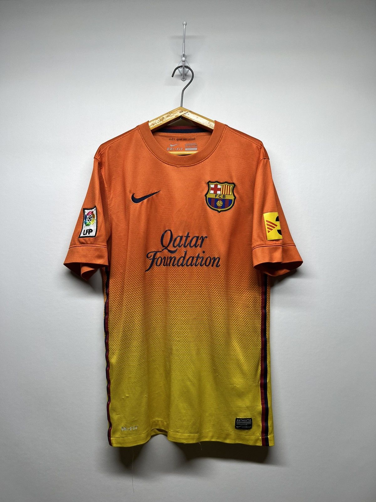 Nike 2012-2013 Nike Barcelona Qatar Foundation Away Kit Jersey Size US S / EU 44-46 / 1 - 3 Thumbnail