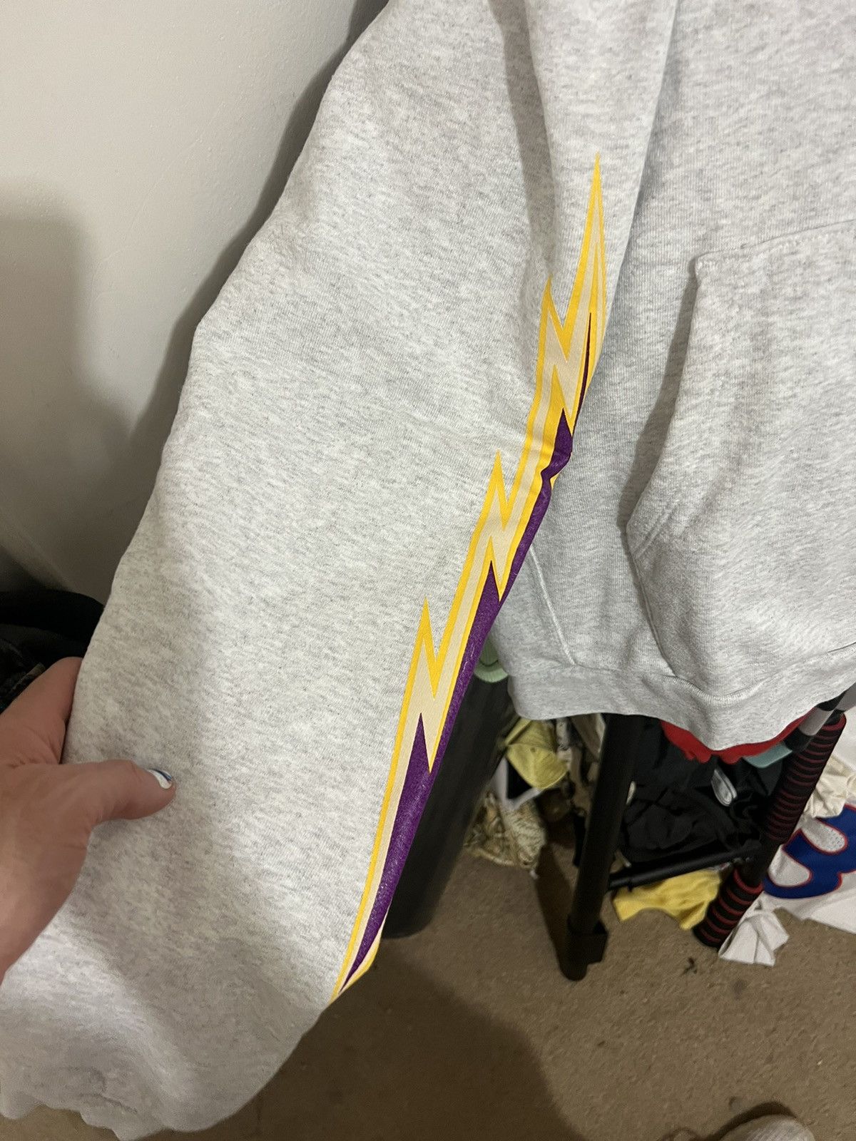 Eric Emanuel Eric Emanuel grey with purple & yellow bolt hoodie Size US XL / EU 56 / 4 - 3 Thumbnail