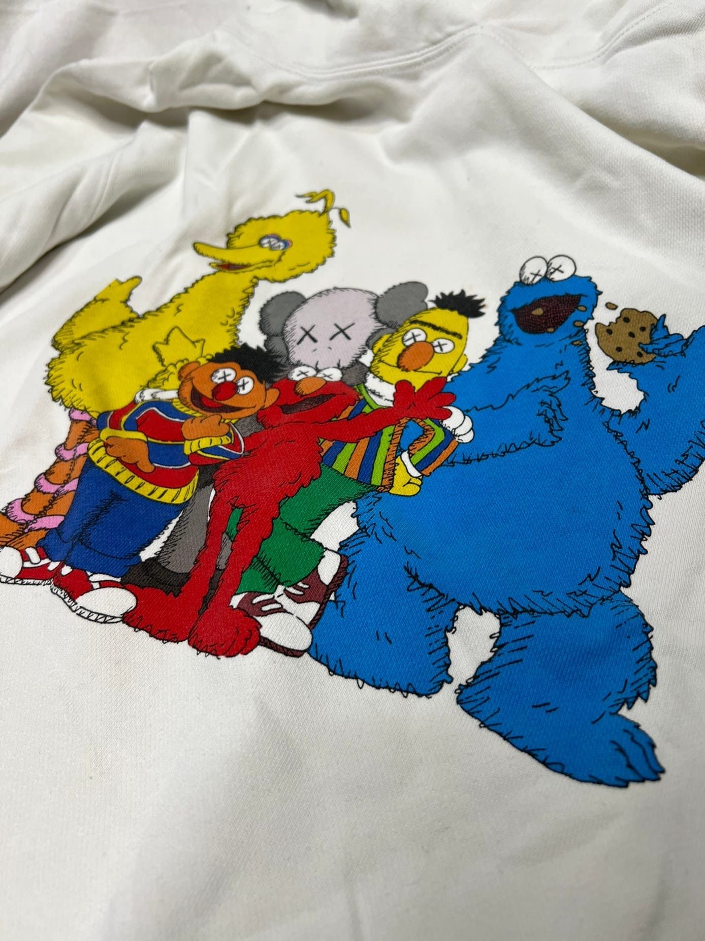 Kaws × Uniqlo KAWS x Uniqlo x Sesame Street Group Hoodie Natural Size US XL / EU 56 / 4 - 3 Thumbnail